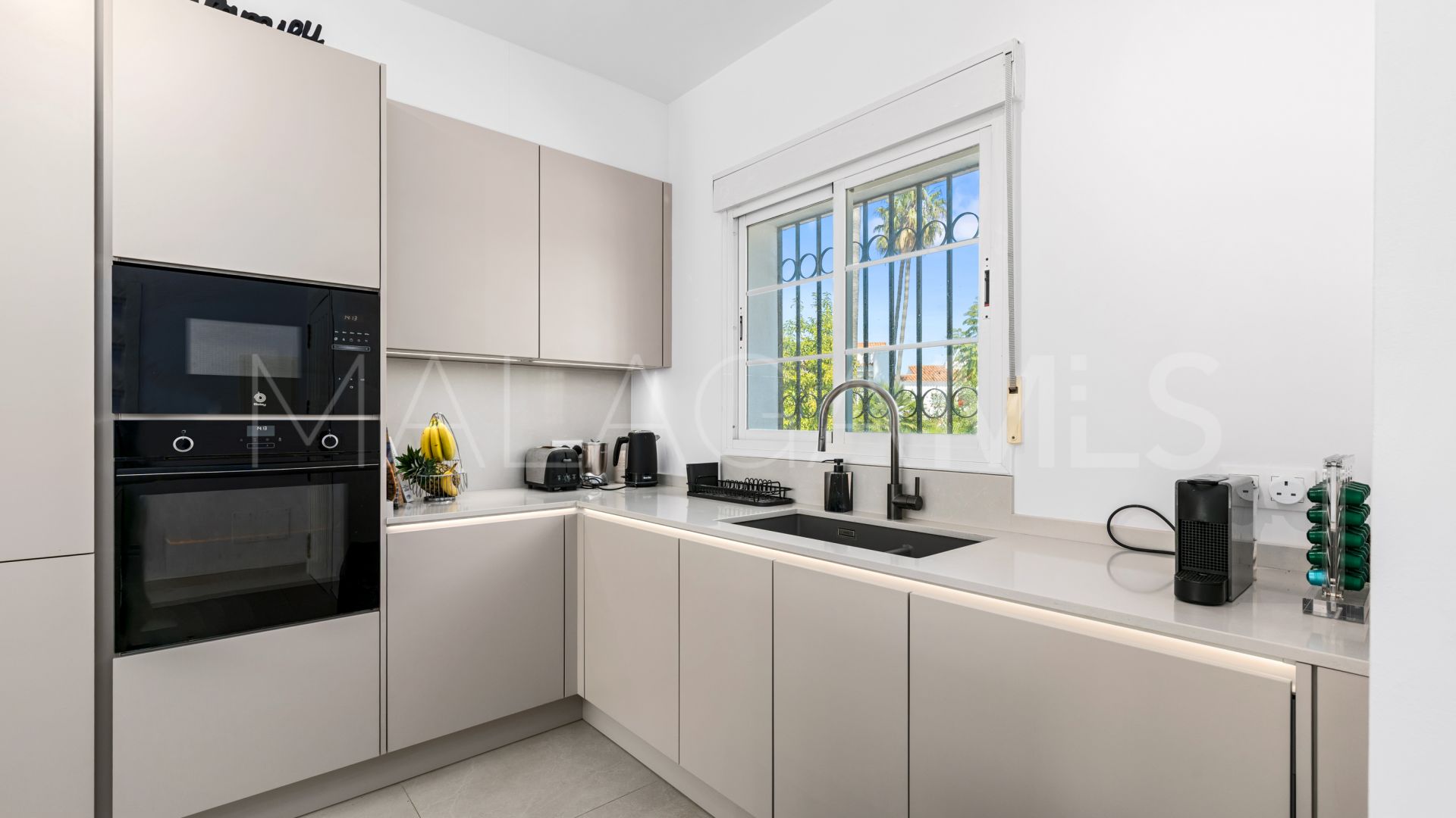 Hus i byn for sale in Bel Air