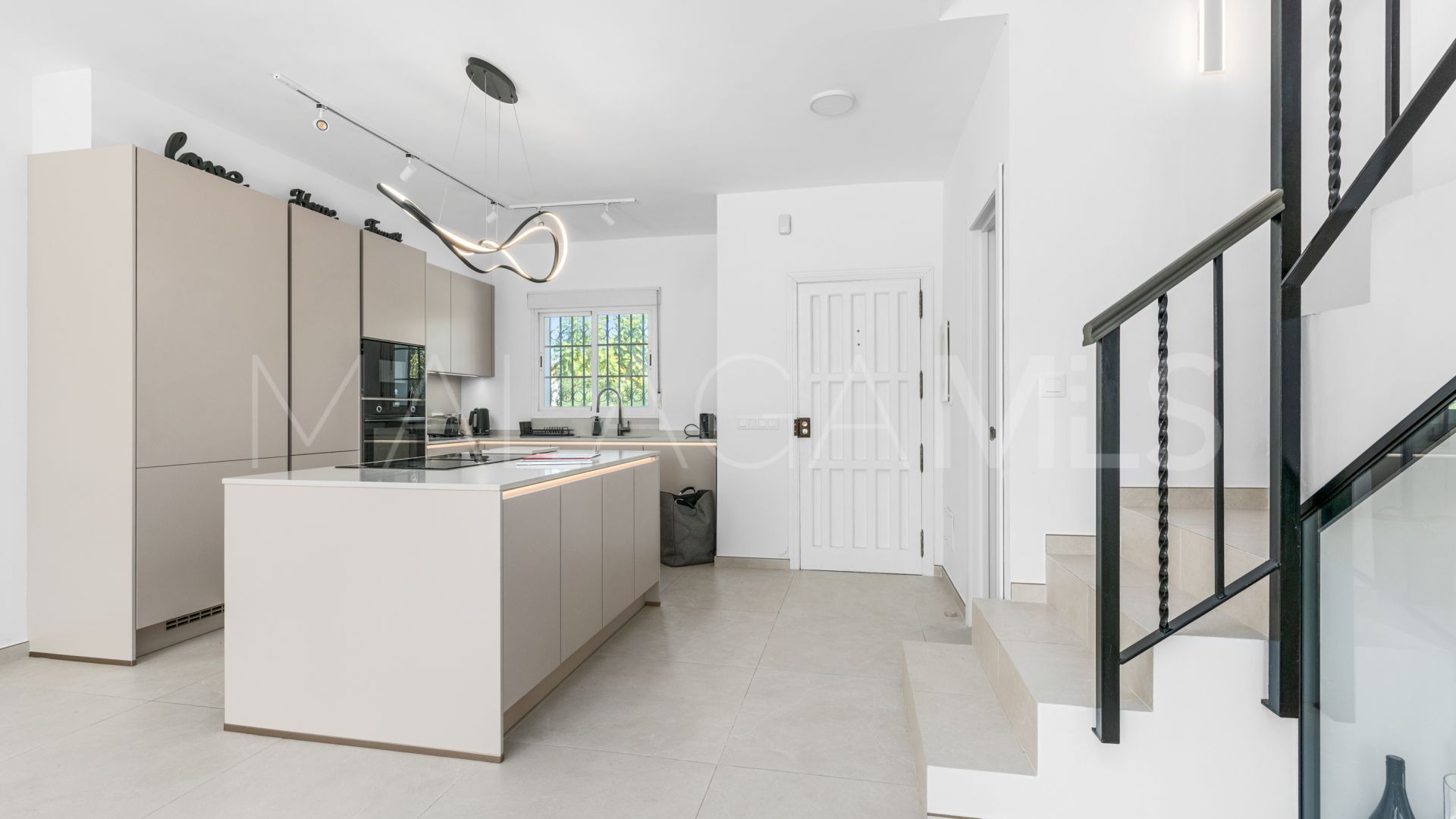 Hus i byn for sale in Bel Air