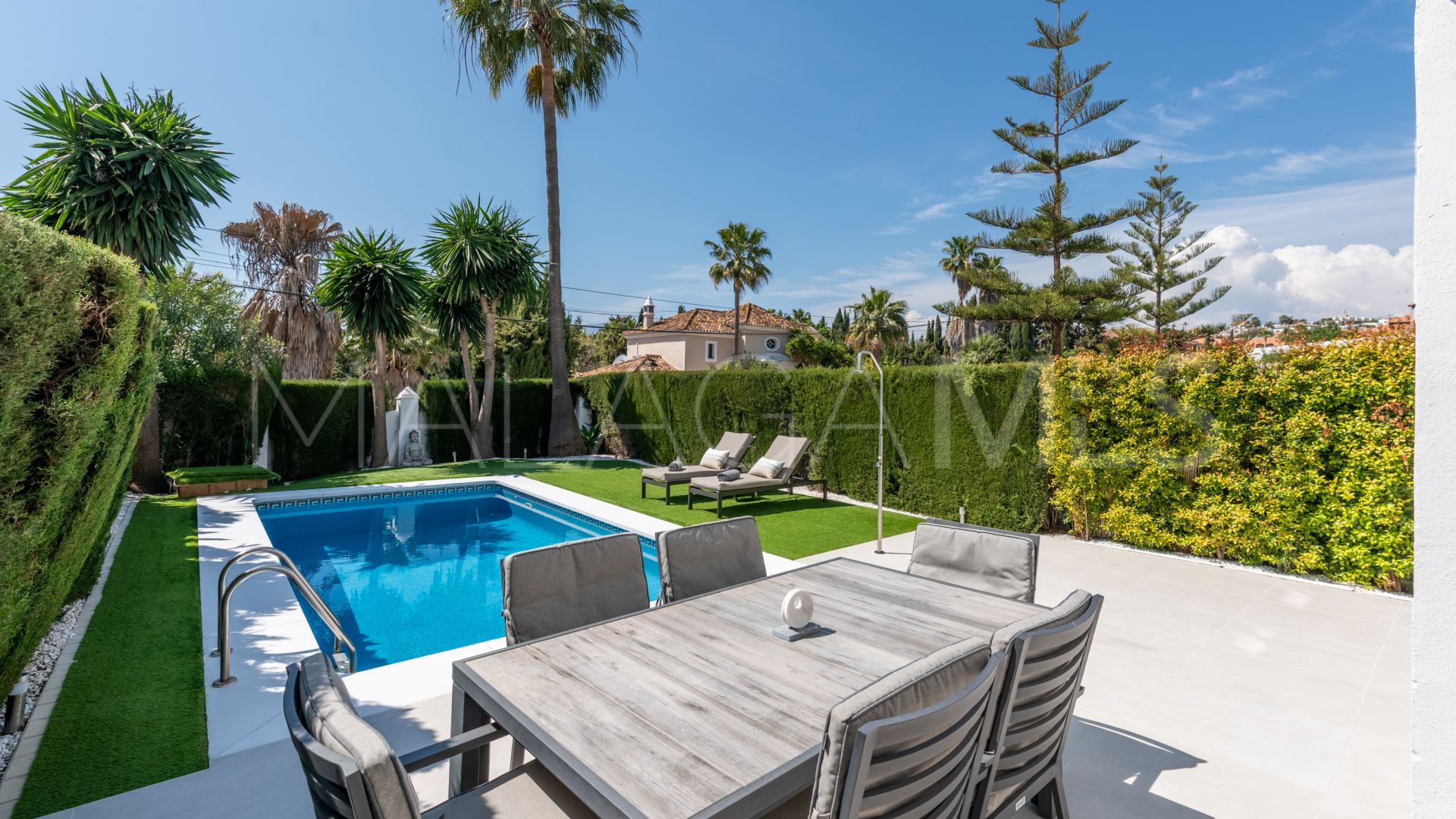 Hus i byn for sale in Bel Air