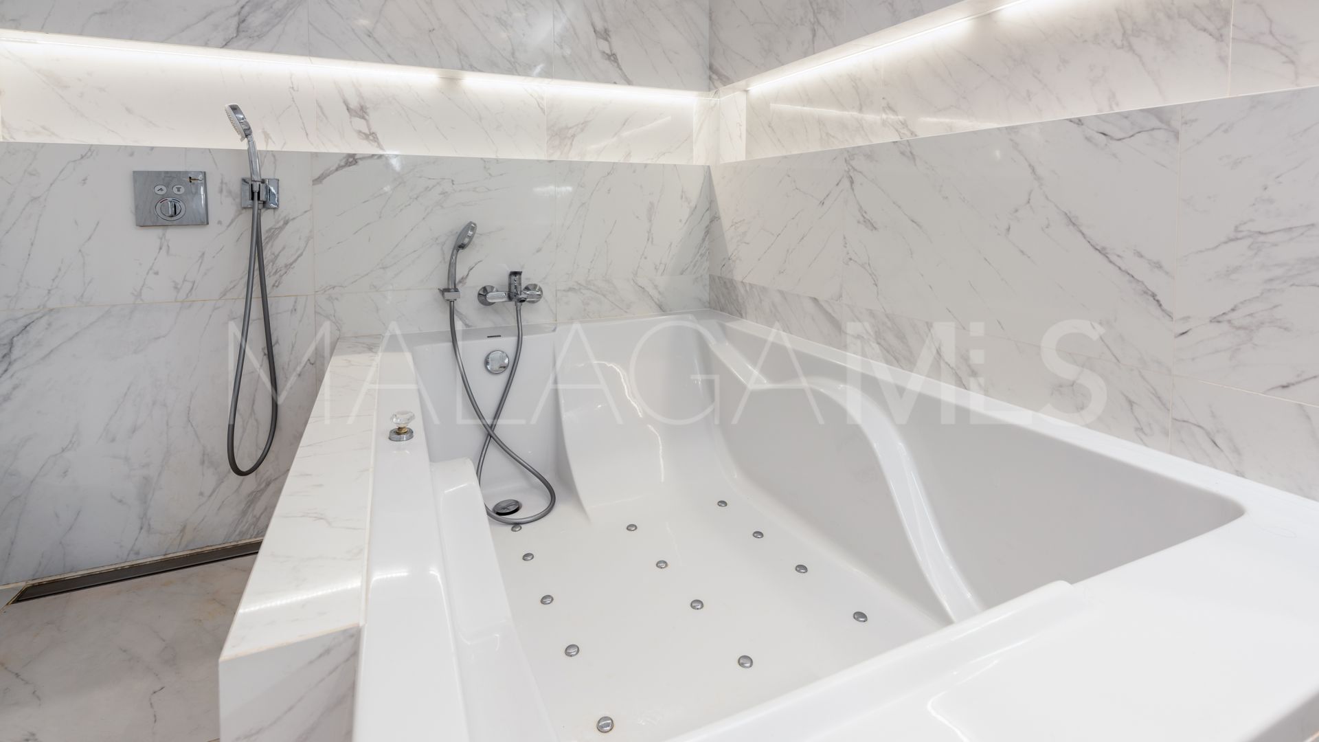 Adosado for sale de 3 bedrooms in Aloha Pueblo