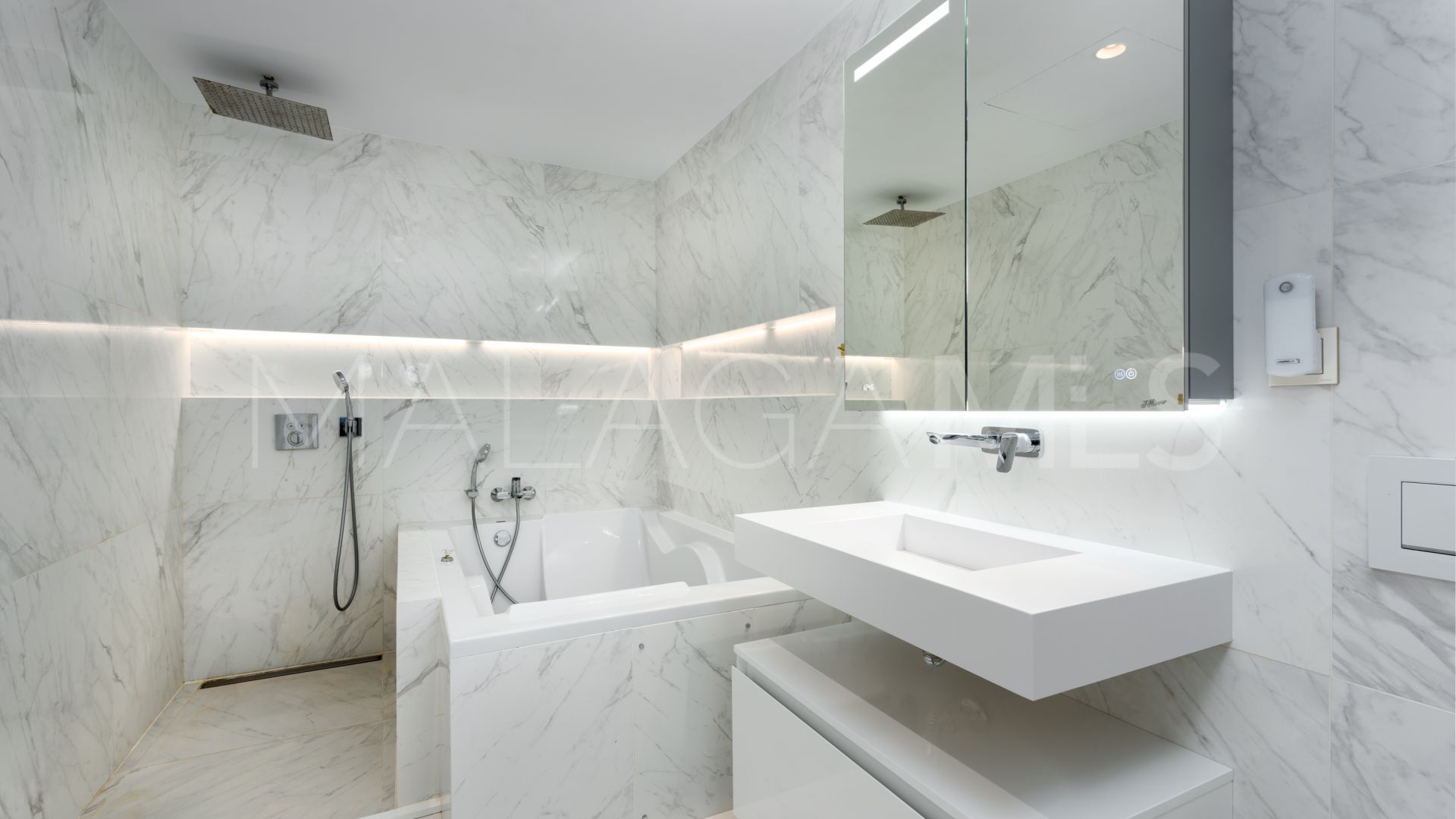 Adosado for sale de 3 bedrooms in Aloha Pueblo