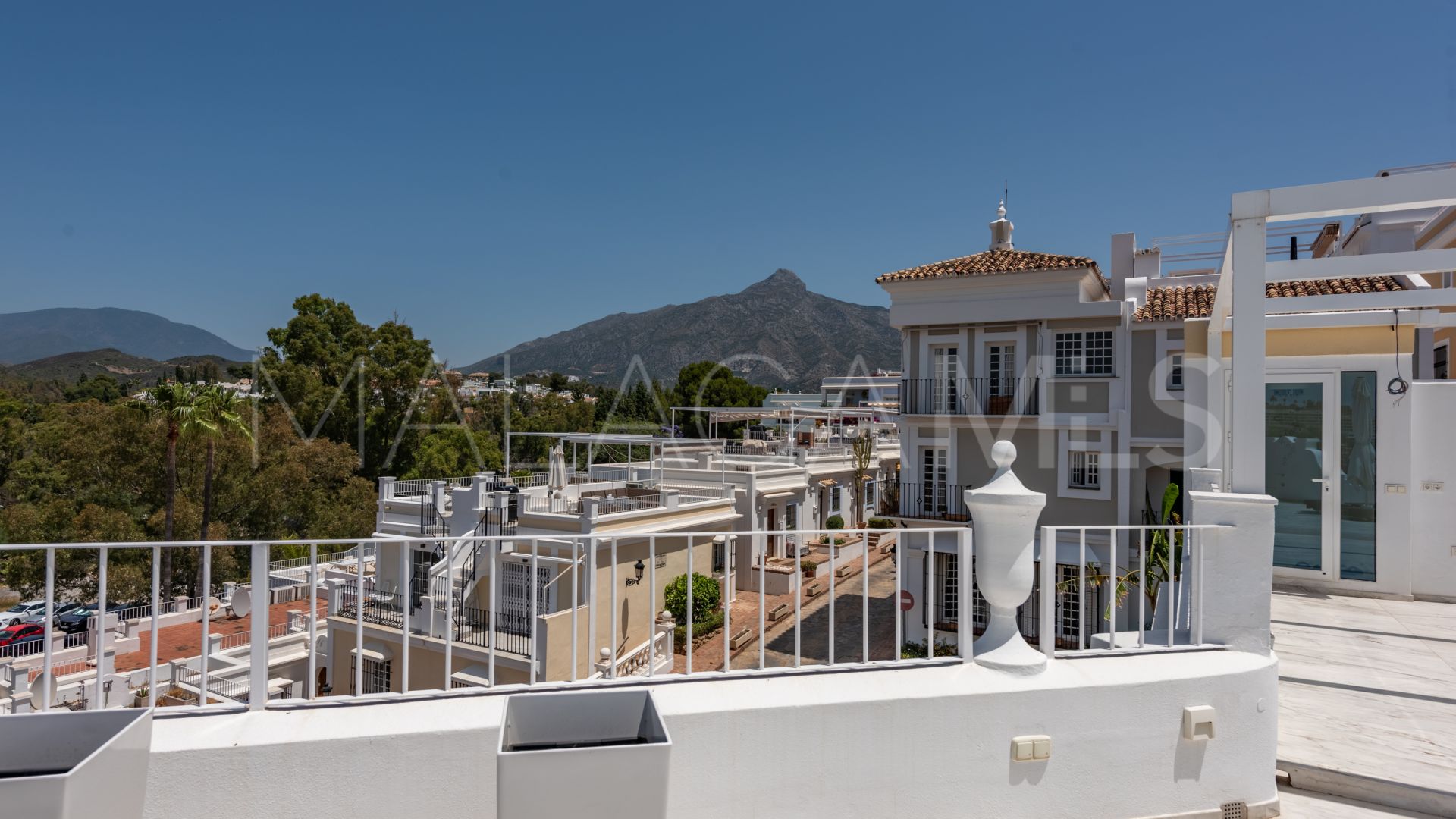 Adosado for sale de 3 bedrooms in Aloha Pueblo