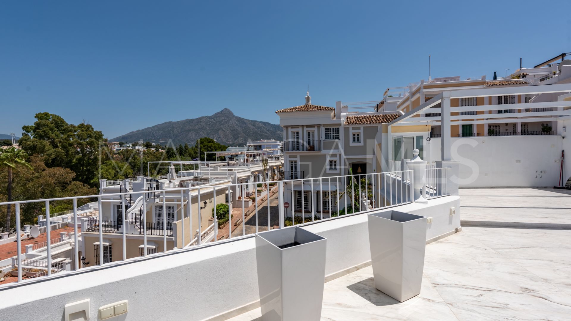 Adosado for sale de 3 bedrooms in Aloha Pueblo