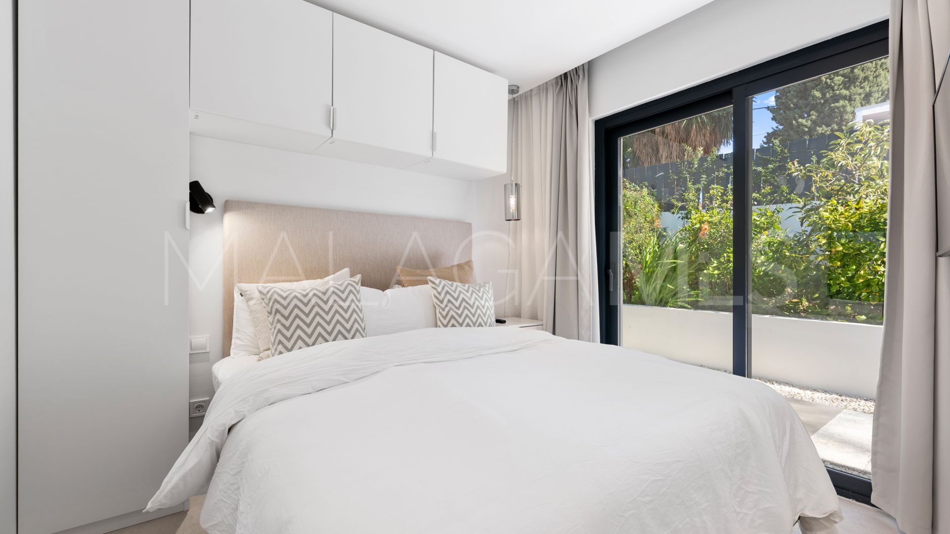 Villa for sale in Nueva Andalucia