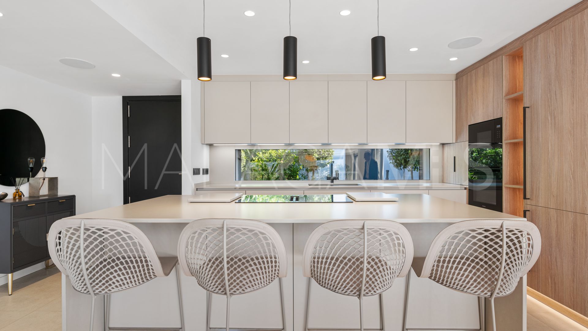 Villa for sale in Nueva Andalucia