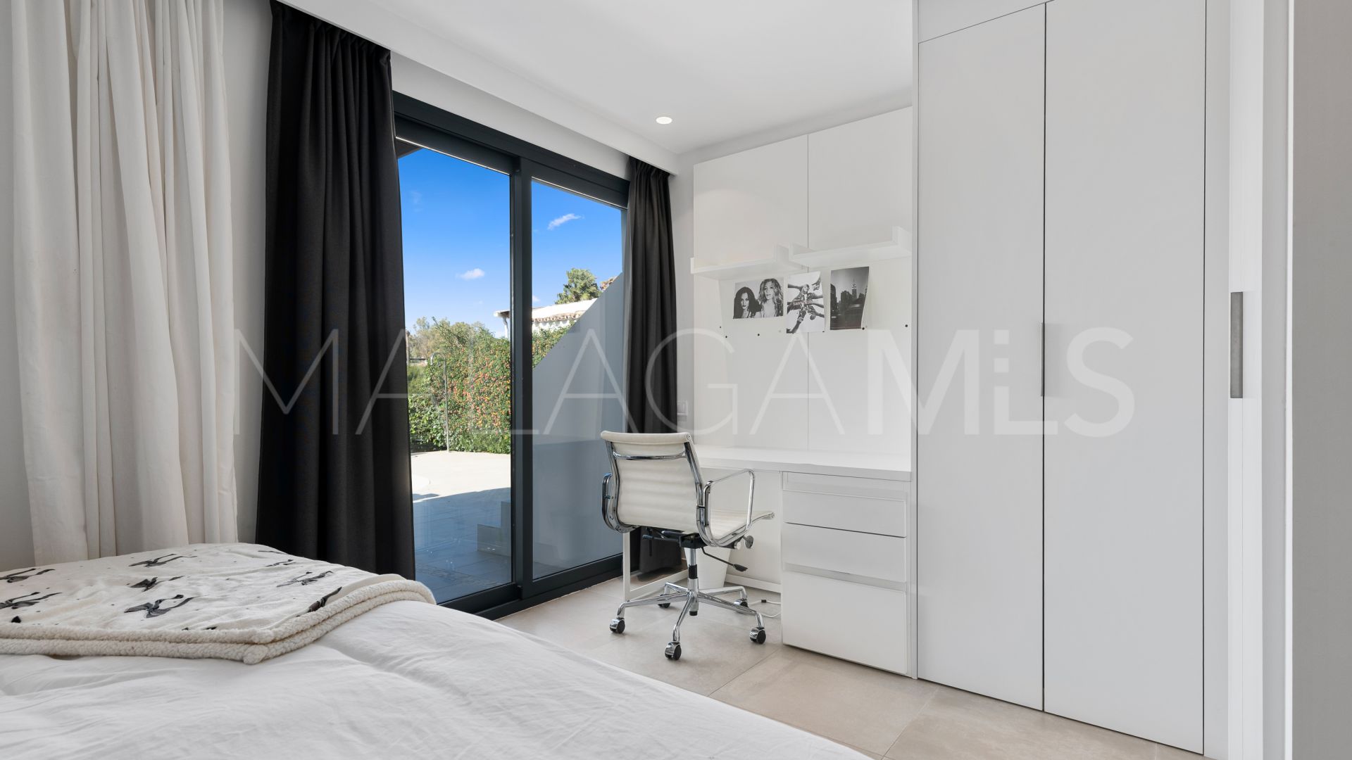 Villa for sale in Nueva Andalucia