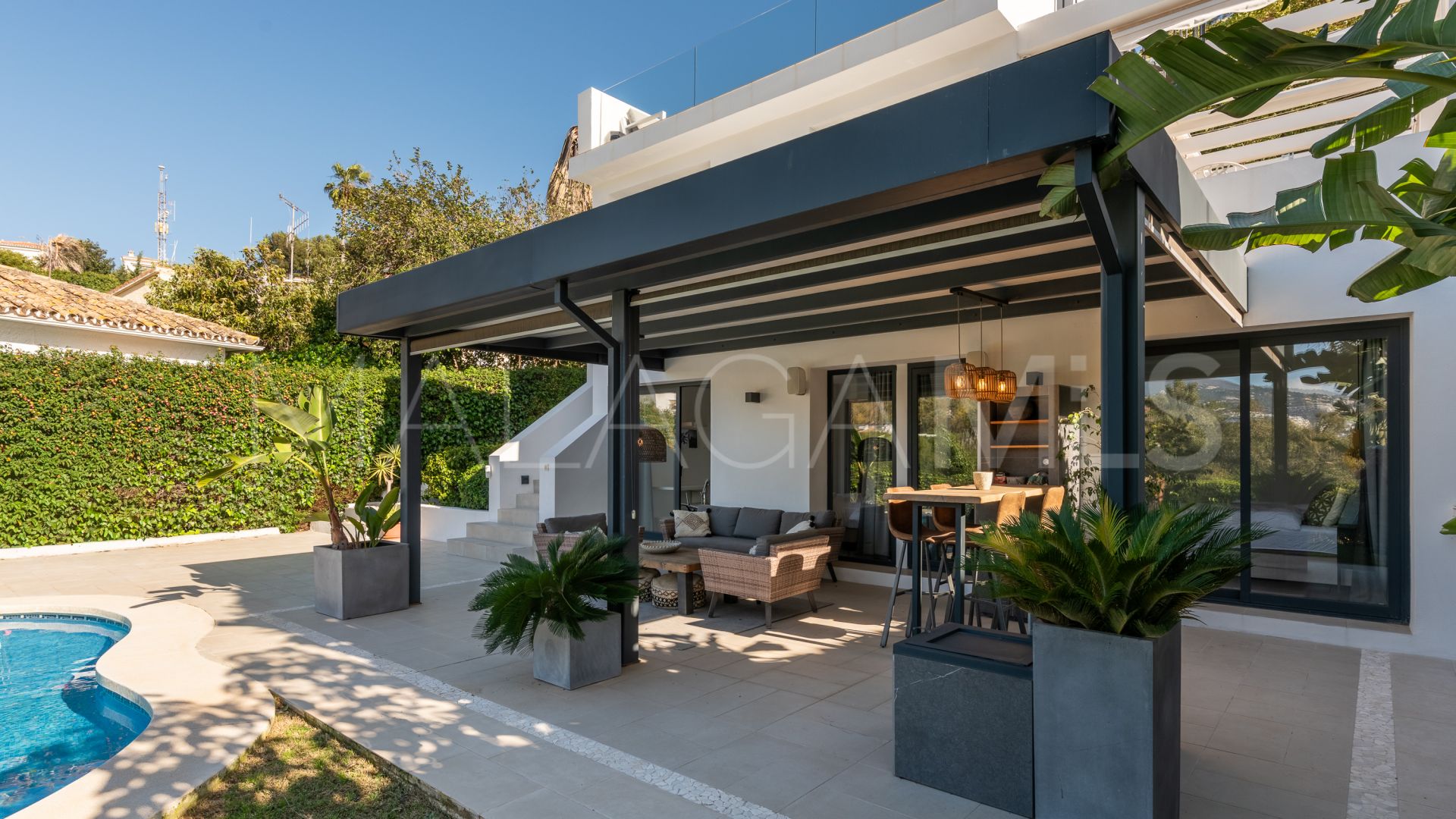 Villa for sale in Nueva Andalucia