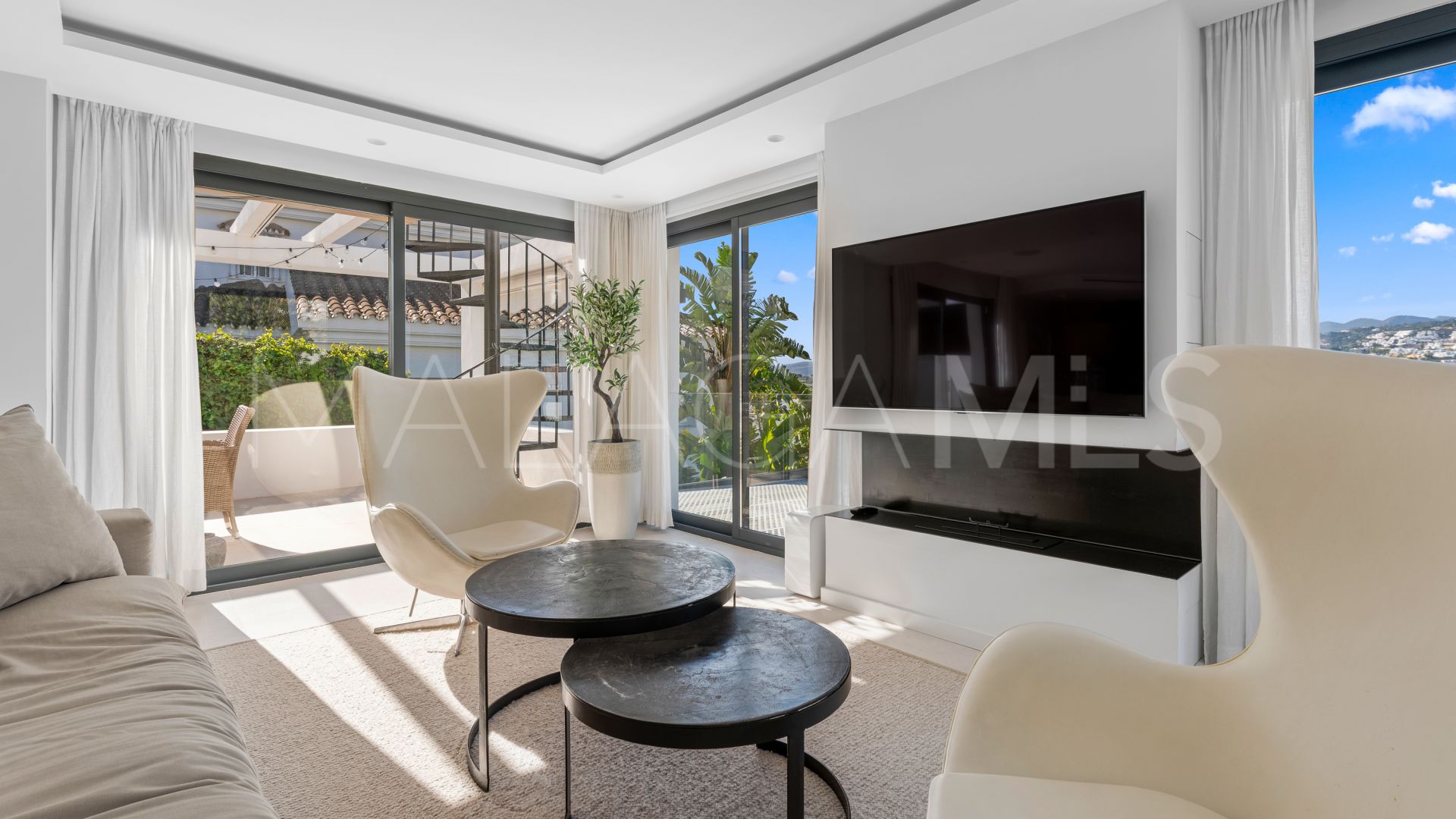 Villa for sale in Nueva Andalucia