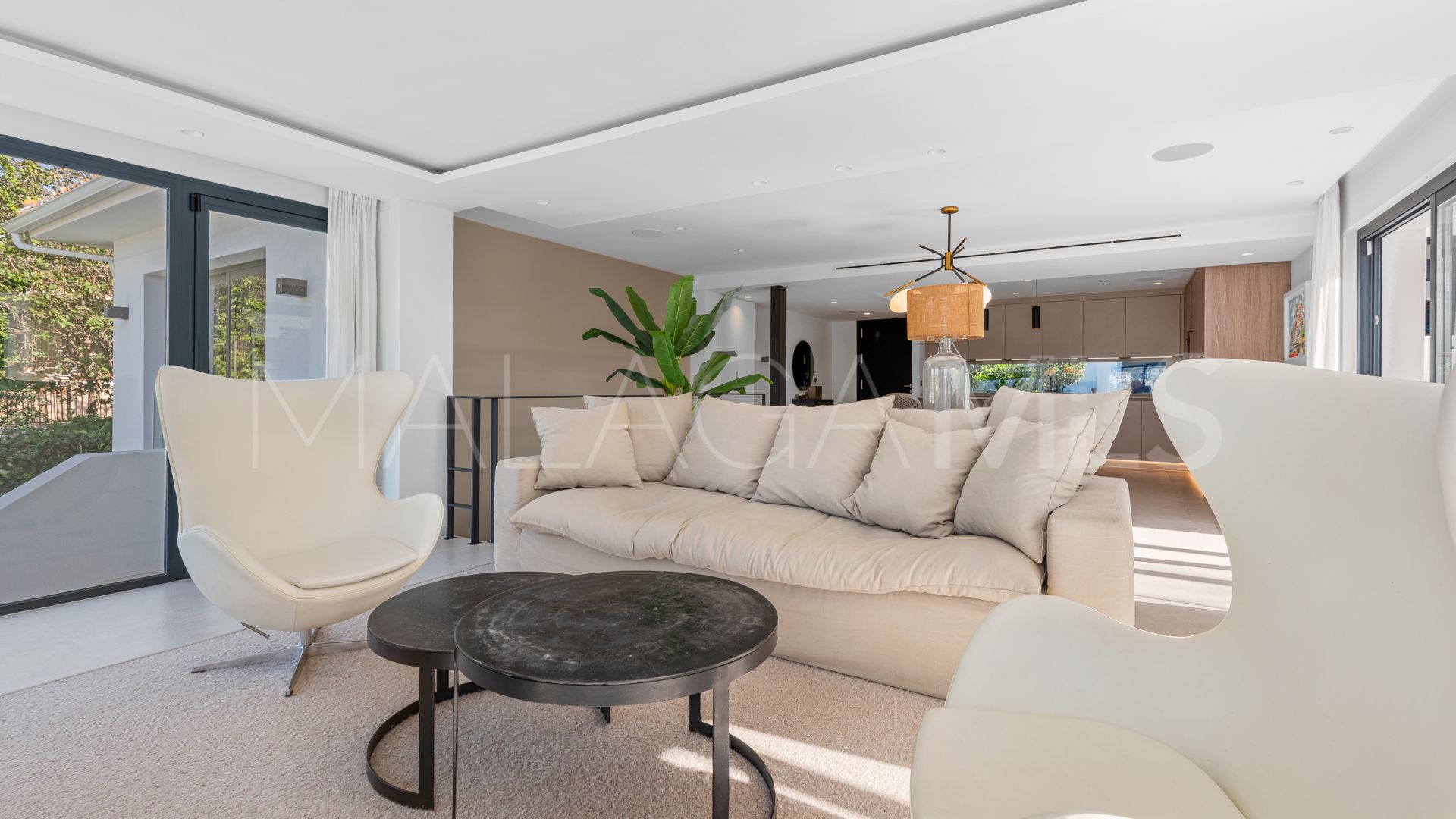 Villa for sale in Nueva Andalucia