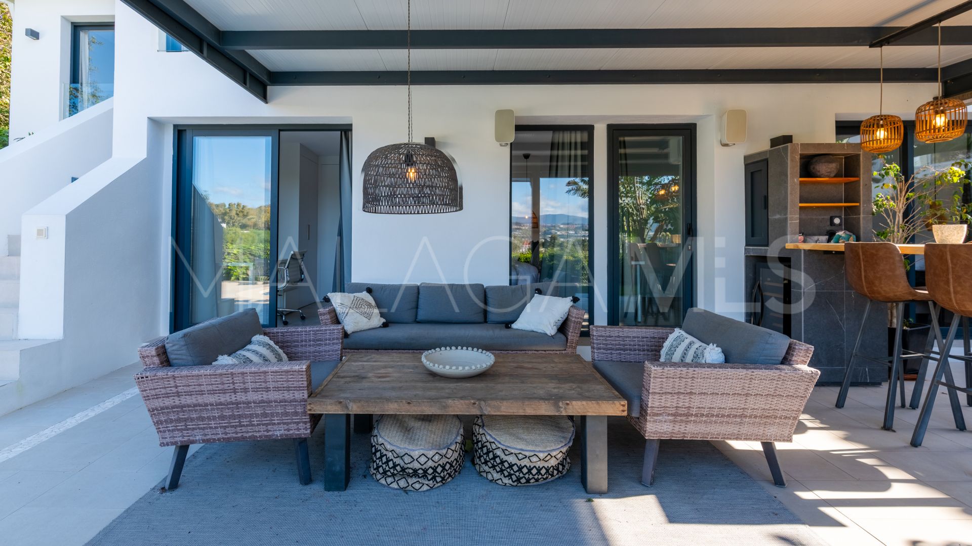 Villa for sale in Nueva Andalucia