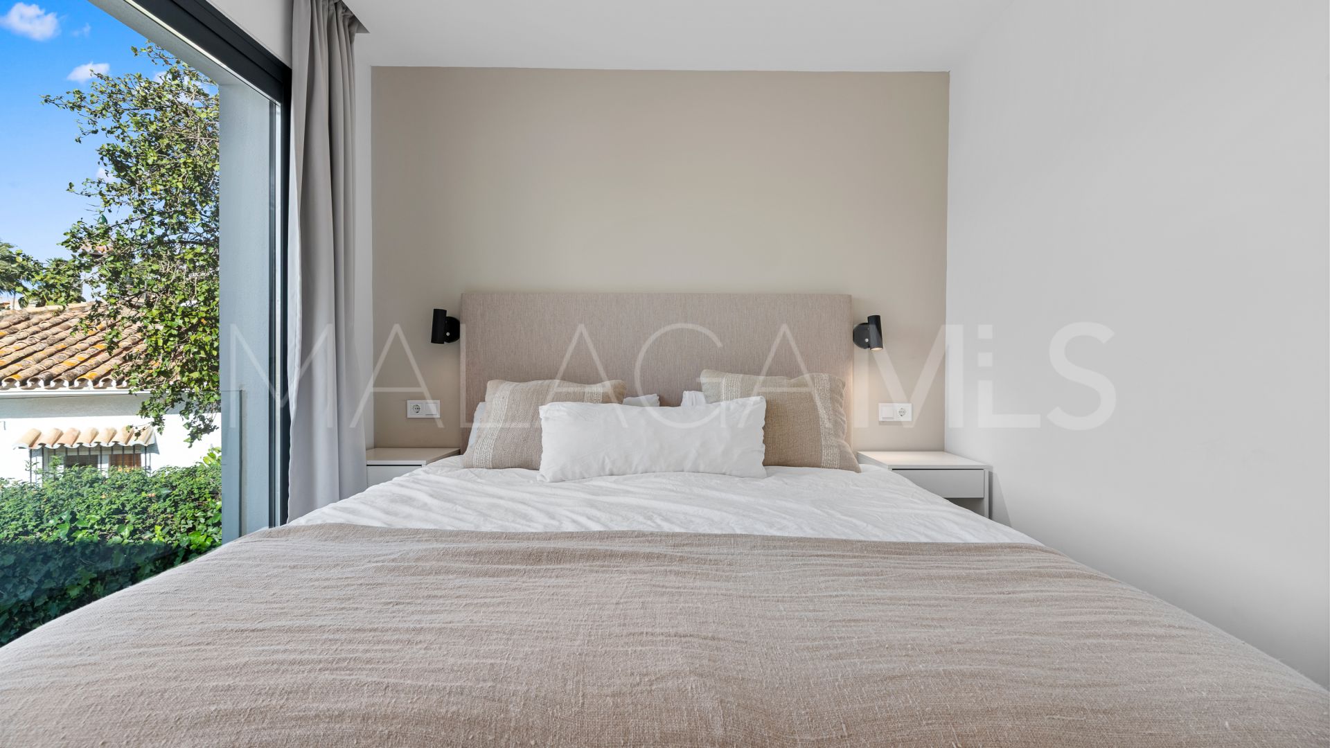 Villa for sale in Nueva Andalucia