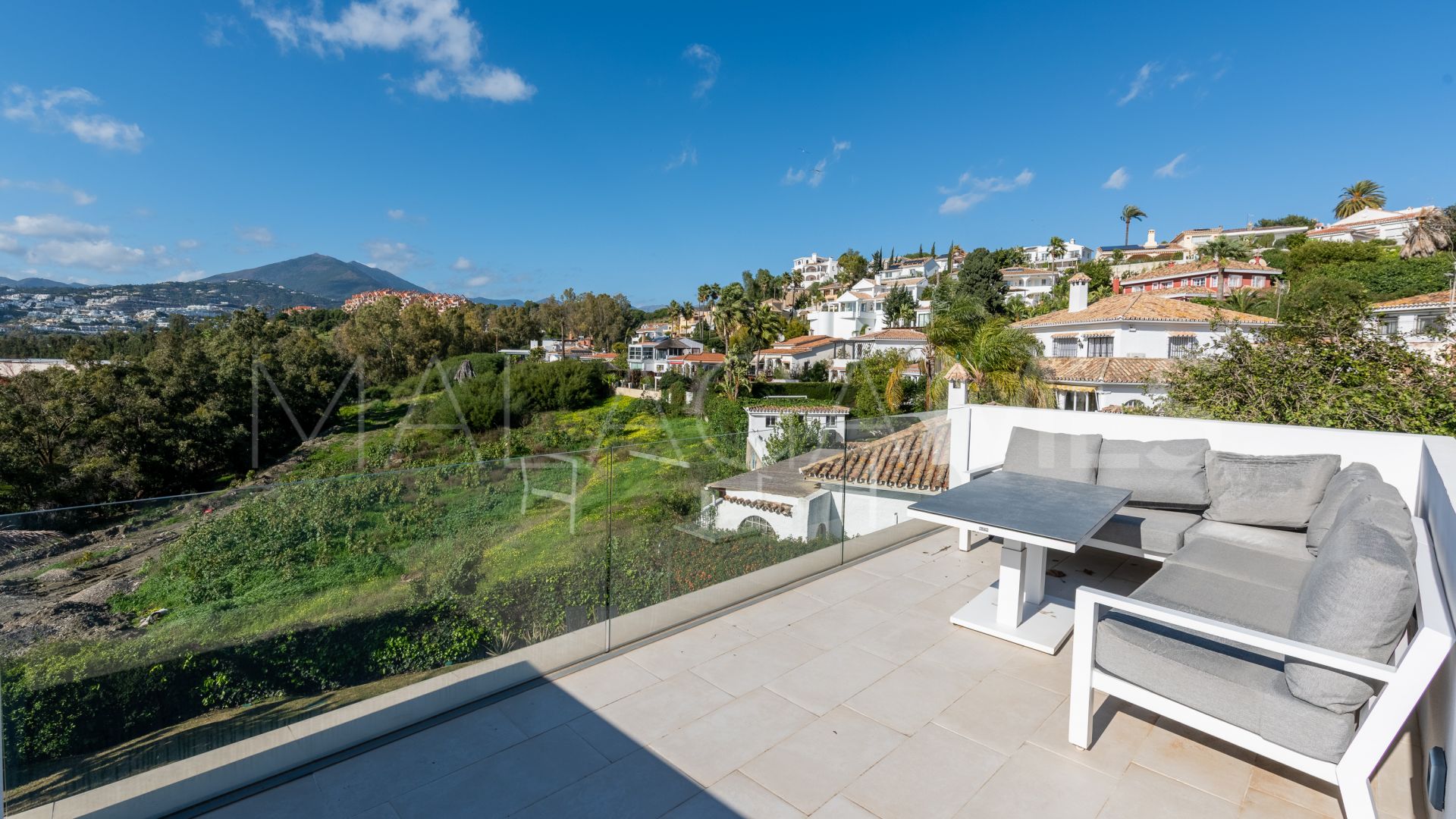 Villa for sale in Nueva Andalucia