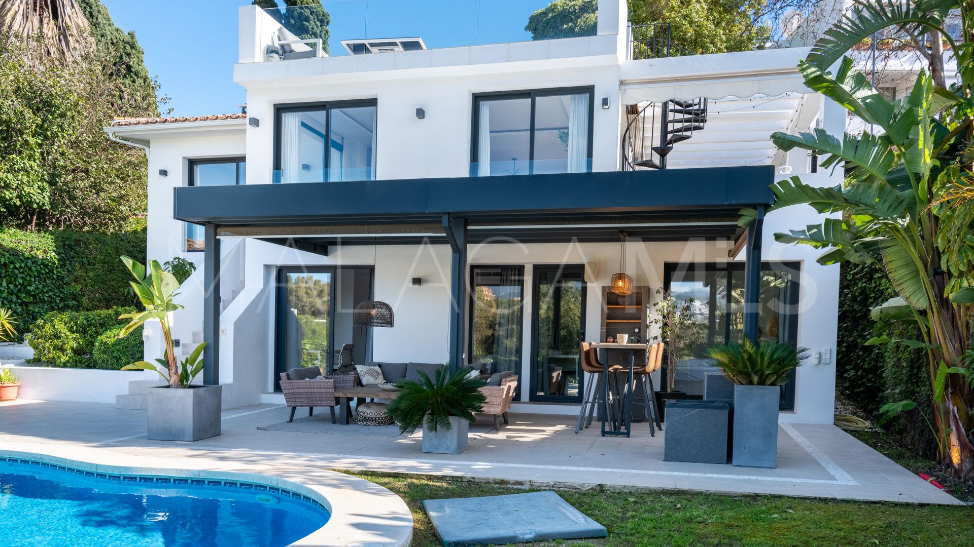 Villa for sale in Nueva Andalucia