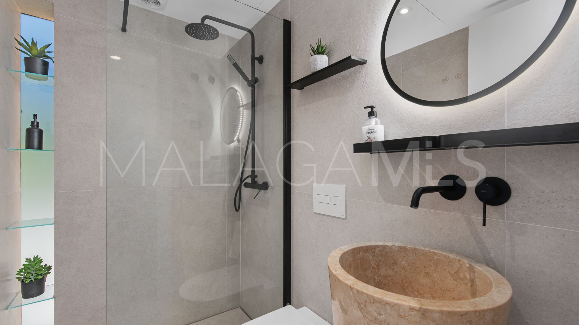 Villa for sale in Nueva Andalucia