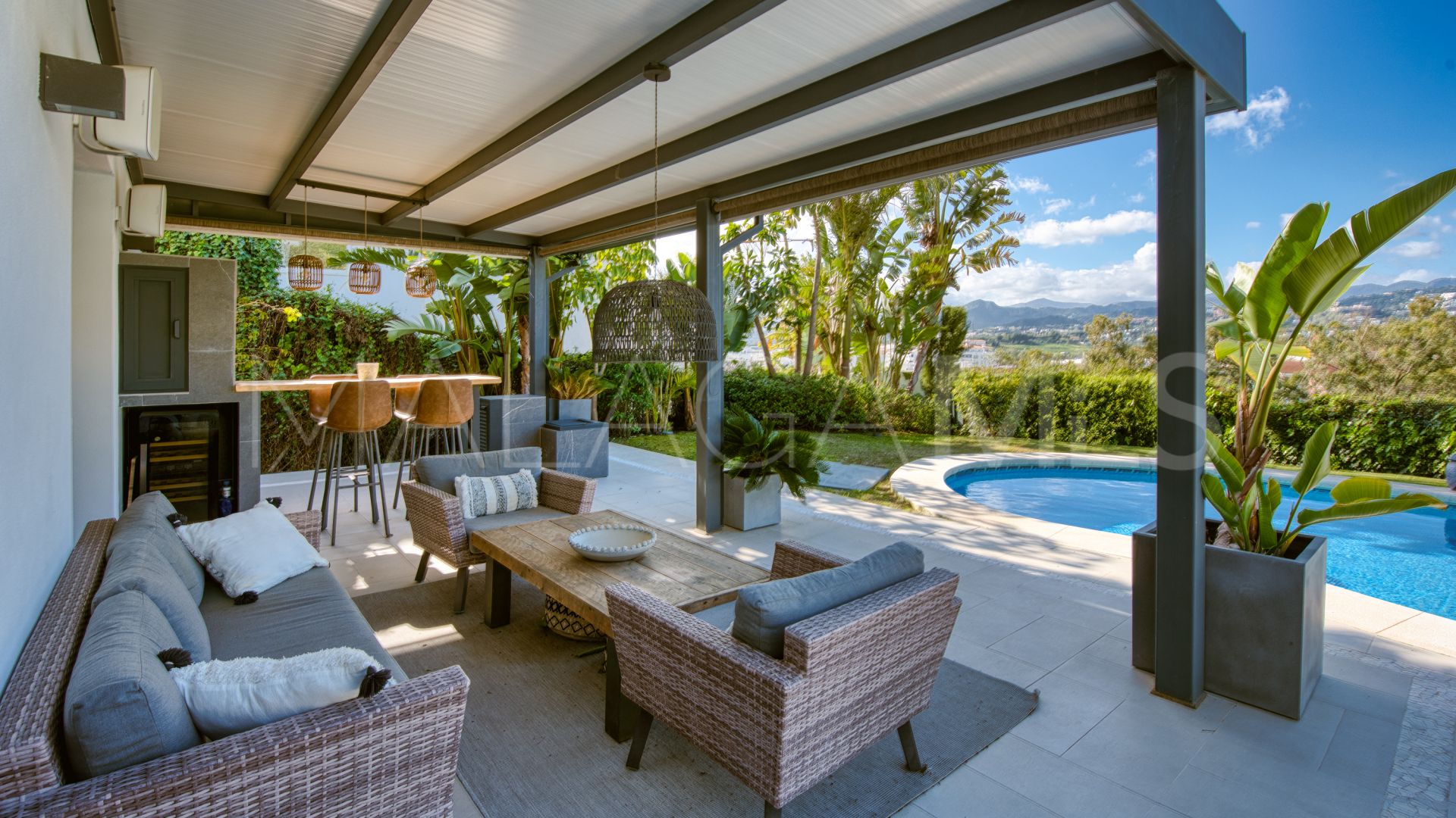 Villa for sale in Nueva Andalucia