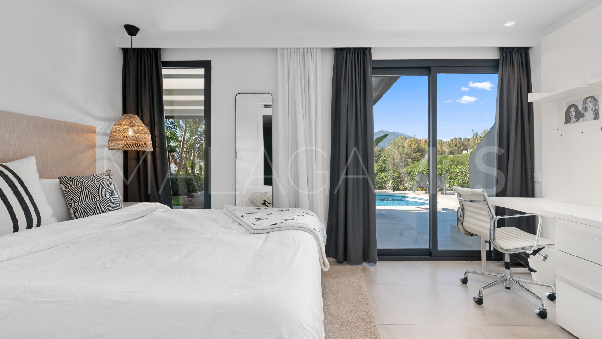 Villa for sale in Nueva Andalucia