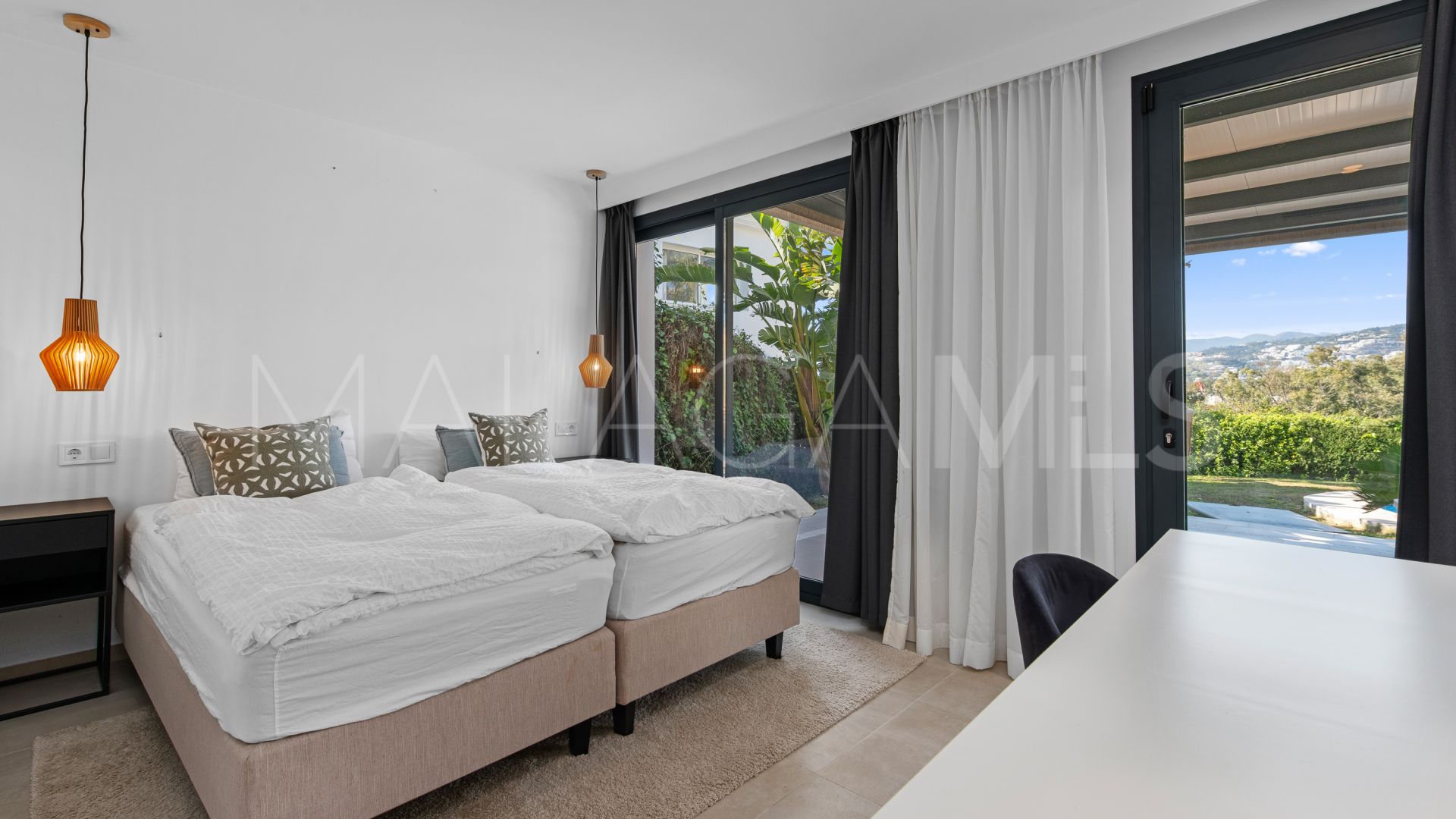 Villa for sale in Nueva Andalucia