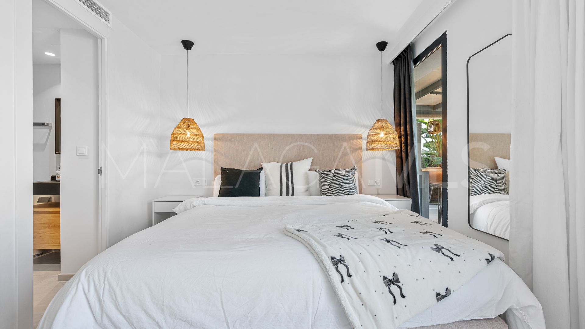 Villa for sale in Nueva Andalucia