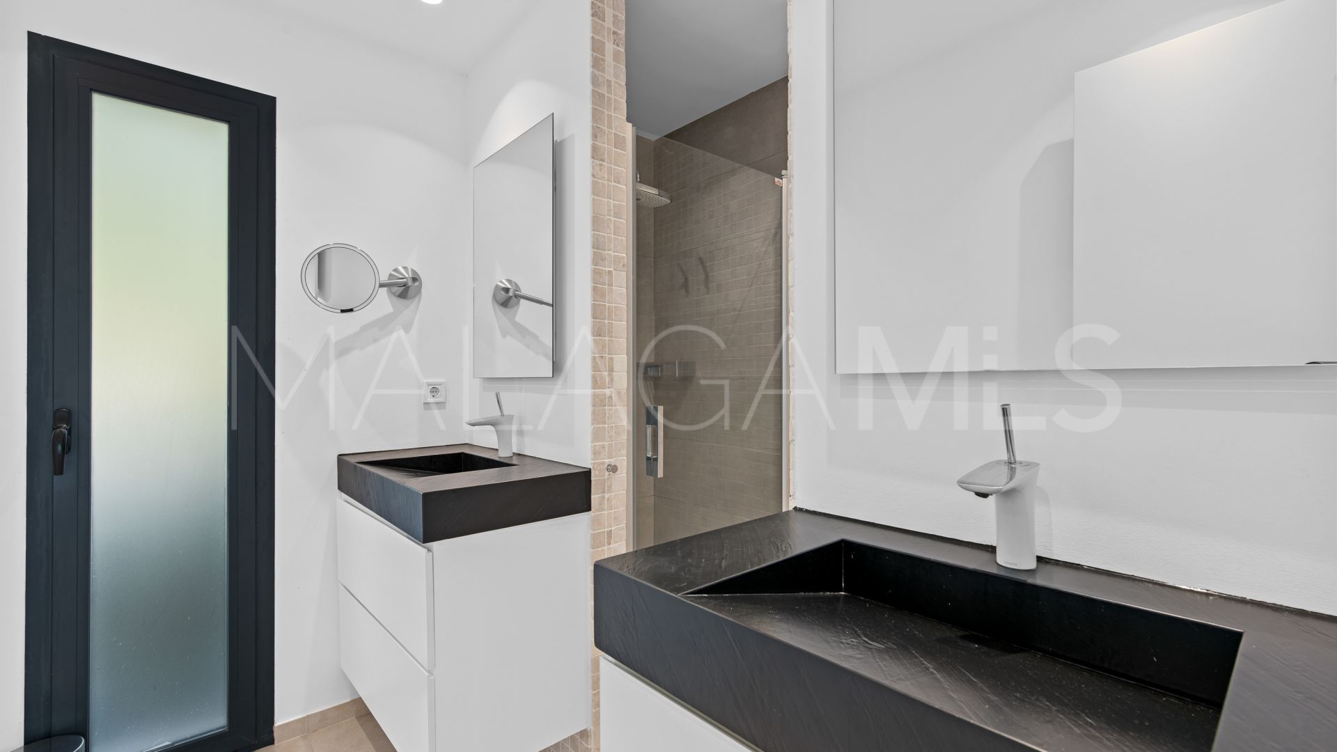 Villa for sale in Nueva Andalucia