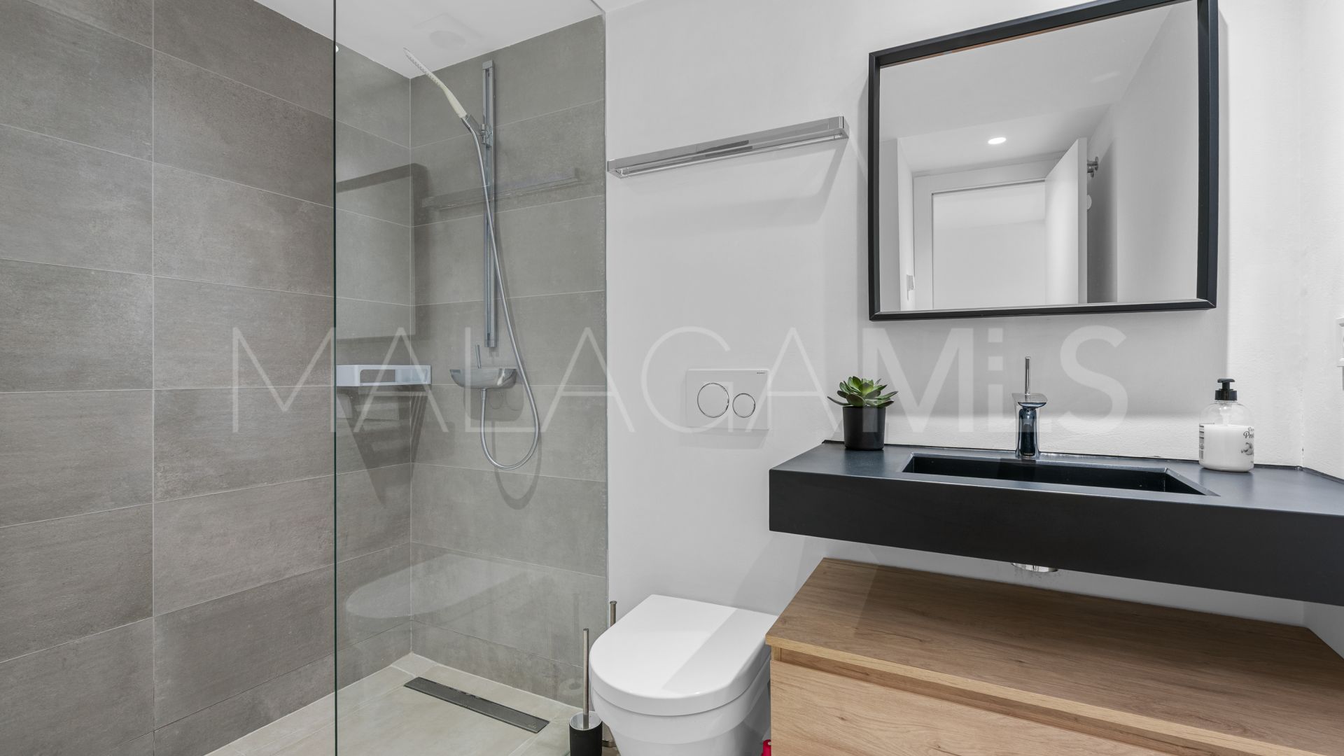 Villa for sale in Nueva Andalucia