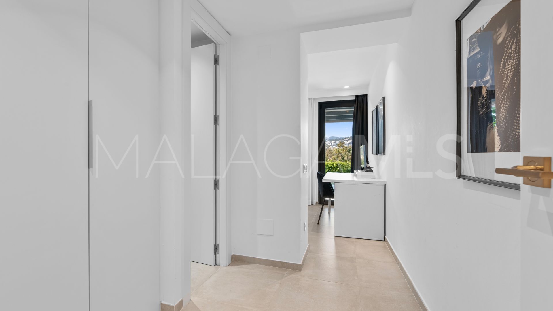 Villa for sale in Nueva Andalucia