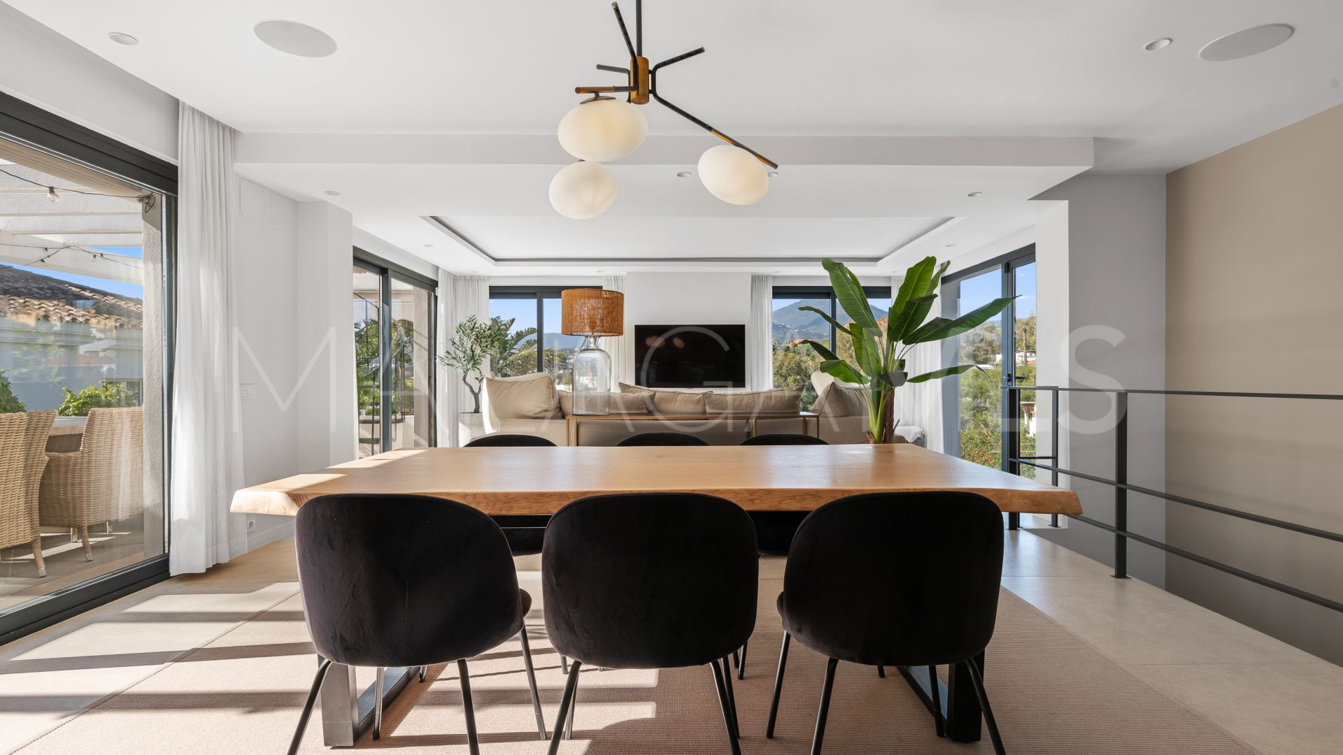 Villa for sale in Nueva Andalucia