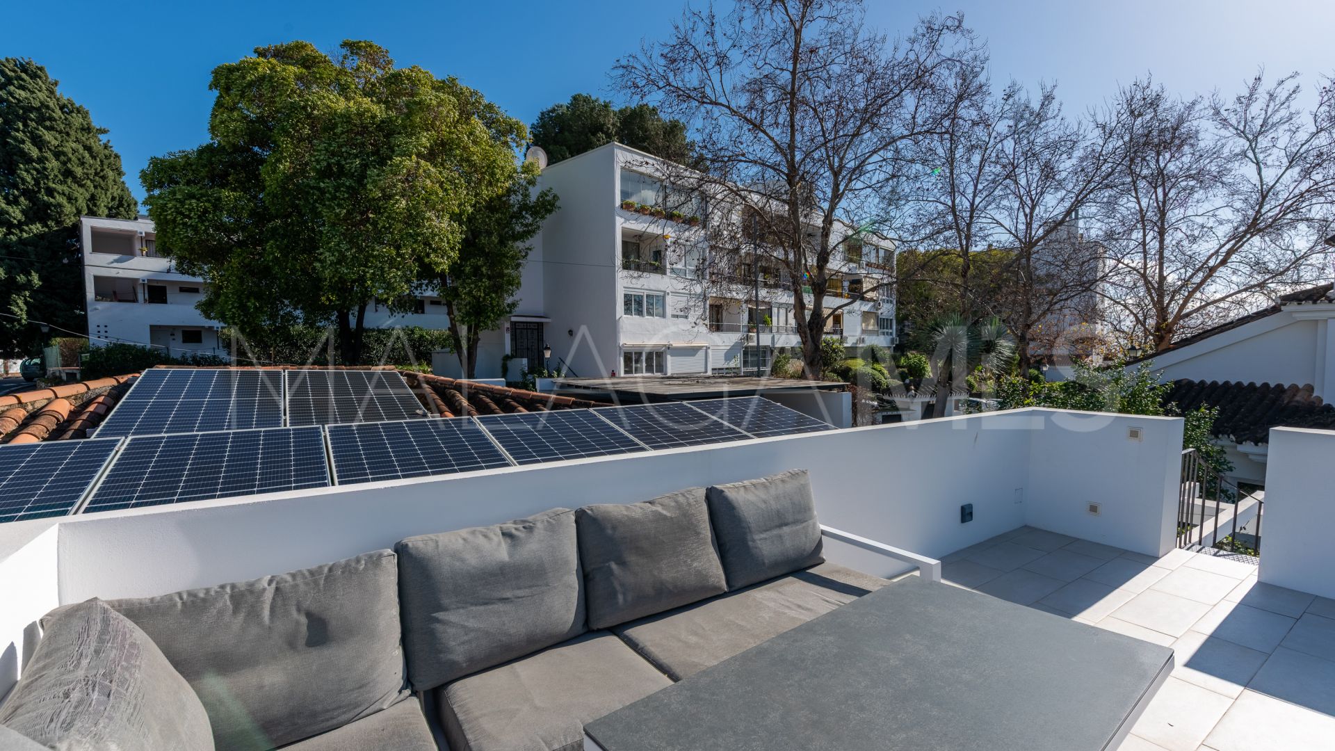 Villa for sale in Nueva Andalucia