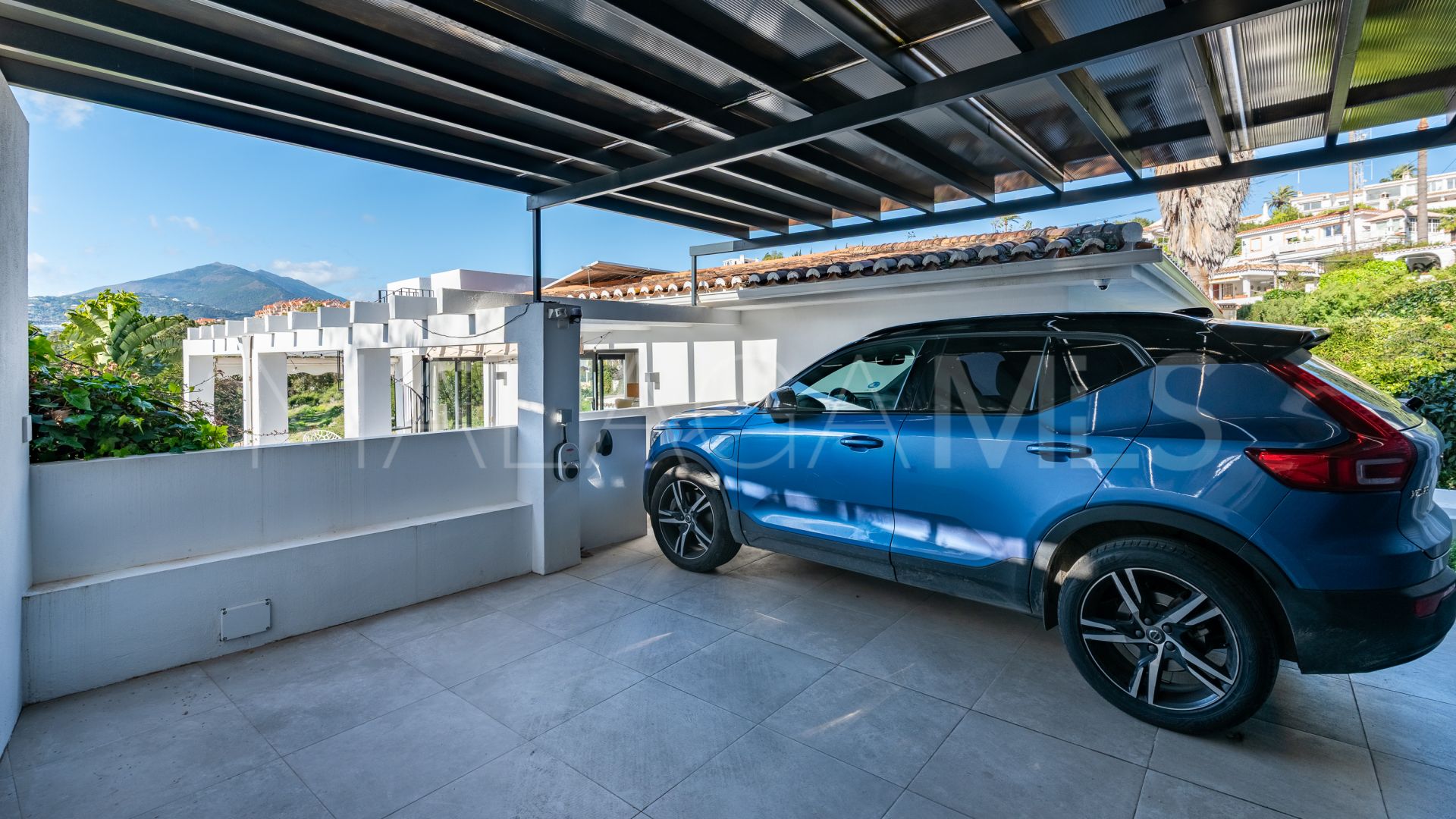 Villa for sale in Nueva Andalucia