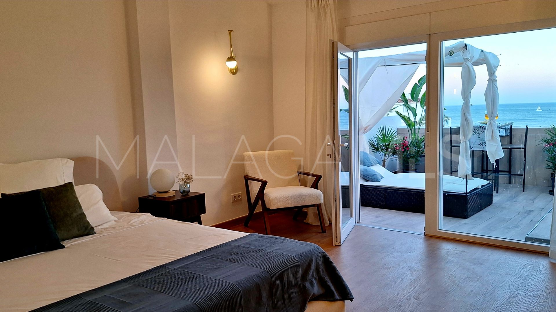 Zweistöckiges penthouse for sale in Estepona Westen