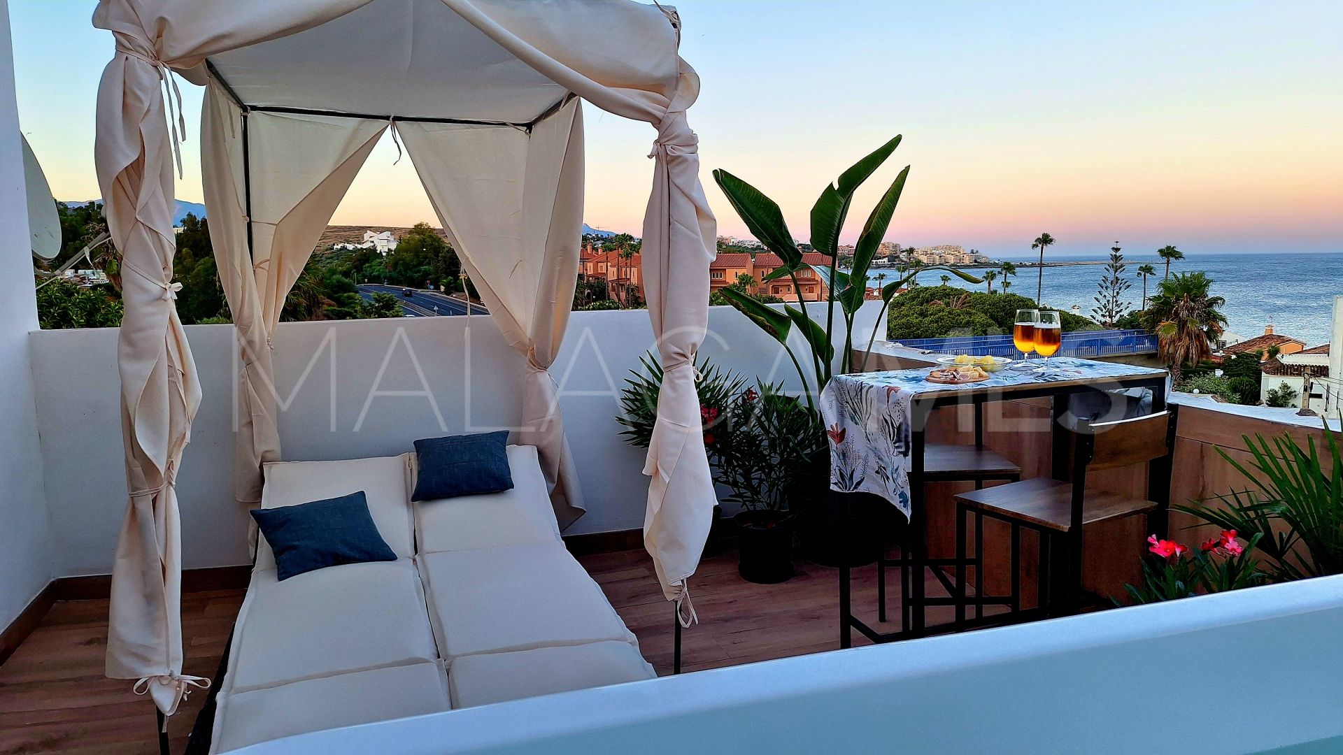 Zweistöckiges penthouse for sale in Estepona Westen