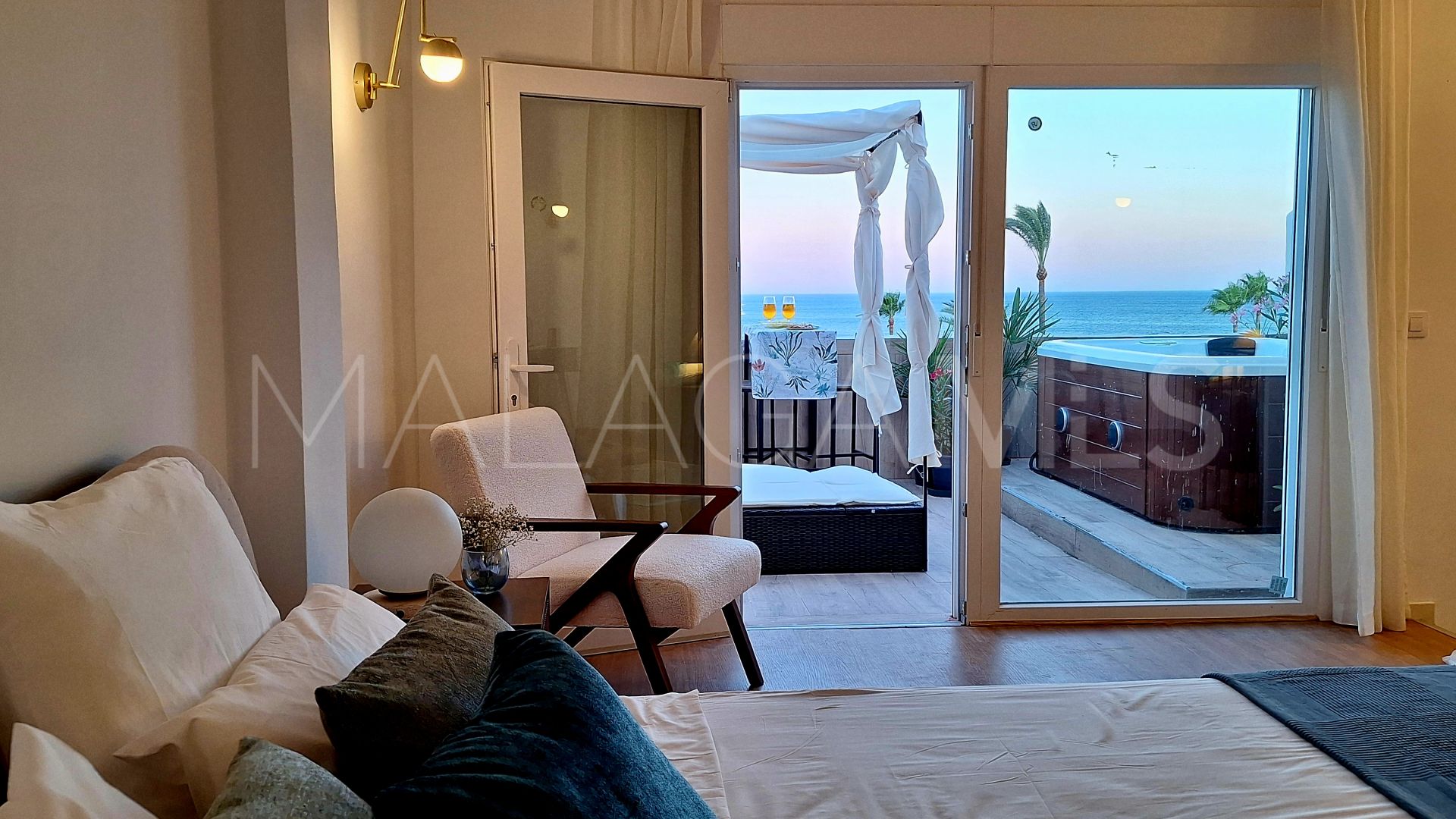 Zweistöckiges penthouse for sale in Estepona Westen