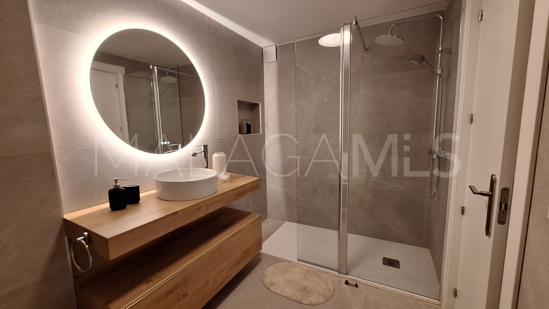 Zweistöckiges penthouse for sale in Estepona Westen