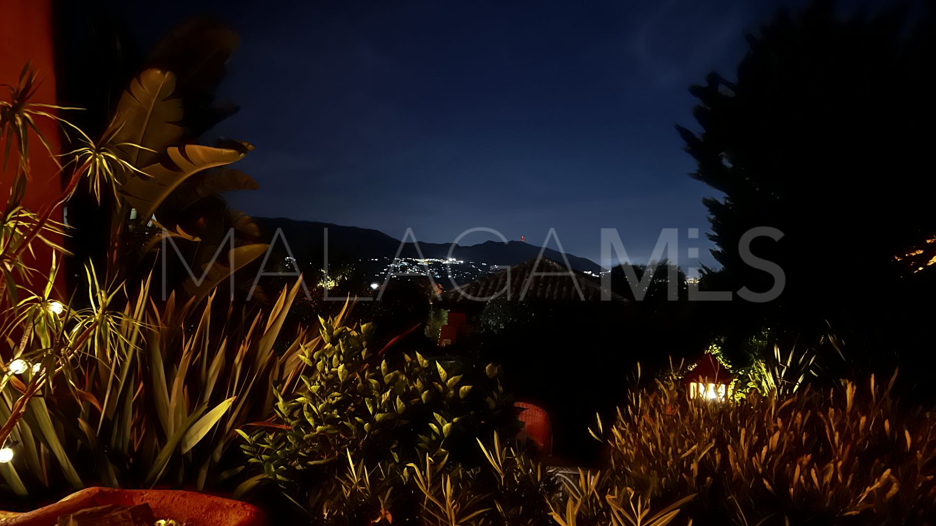 Buy apartamento planta baja in El Soto de Marbella with 2 bedrooms