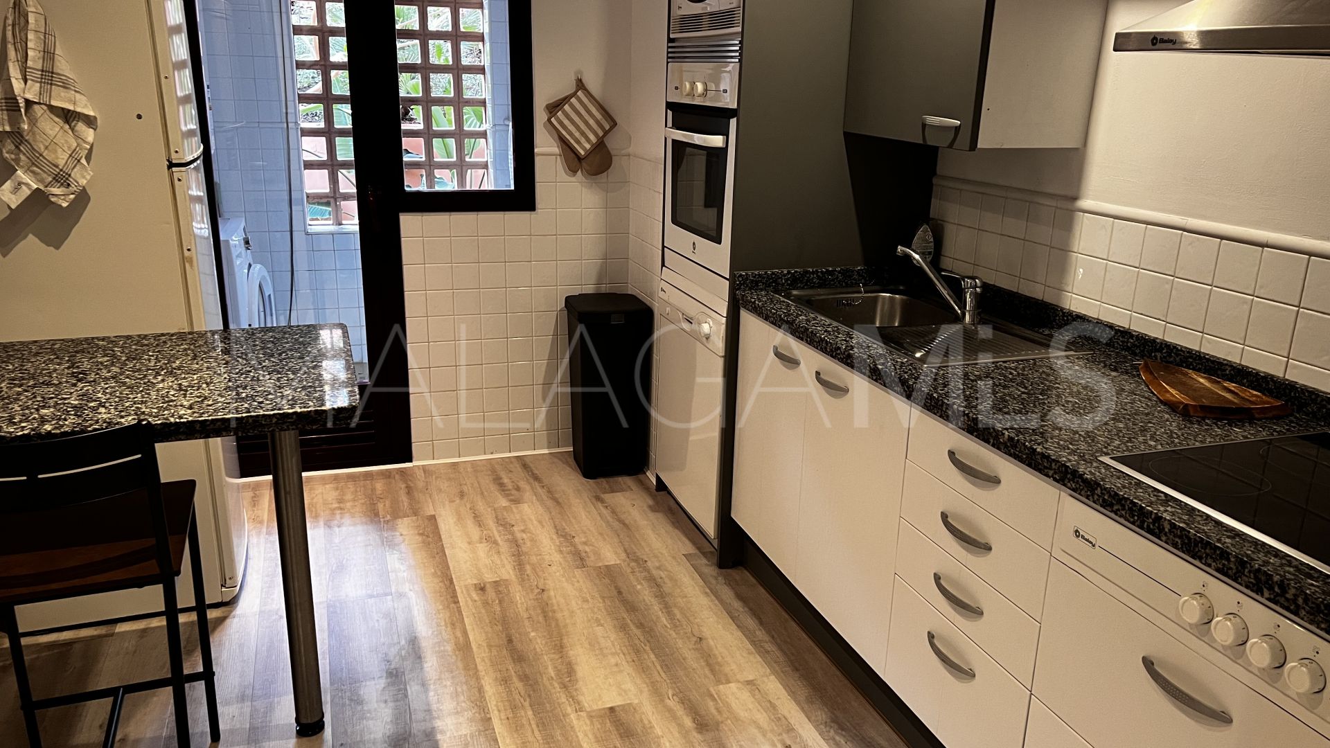 Buy apartamento planta baja in El Soto de Marbella with 2 bedrooms