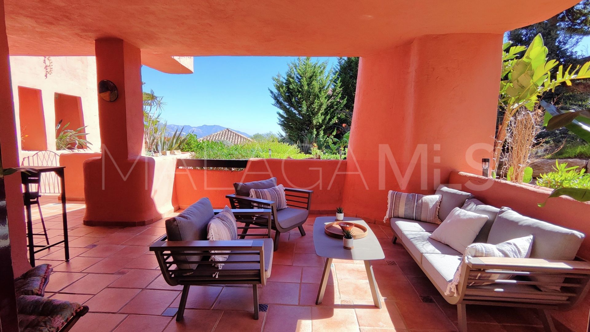 Buy apartamento planta baja in El Soto de Marbella with 2 bedrooms