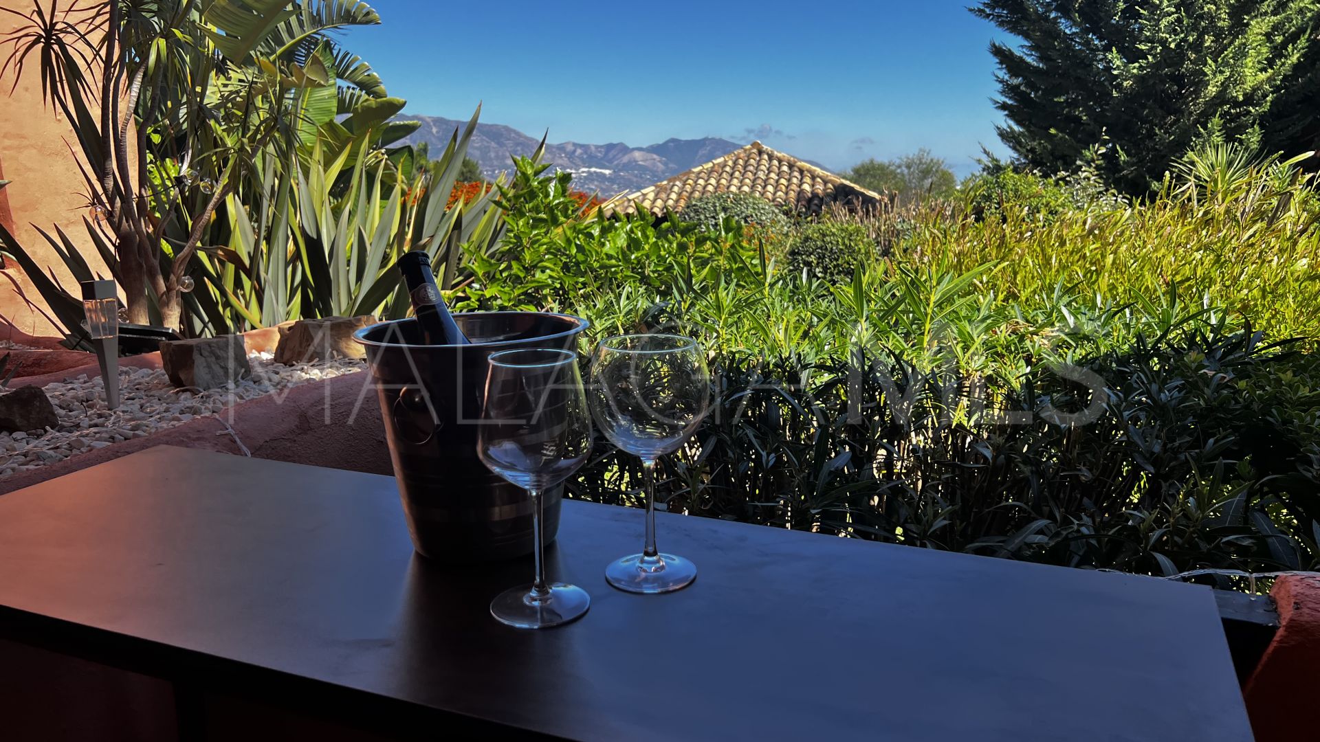 Buy apartamento planta baja in El Soto de Marbella with 2 bedrooms