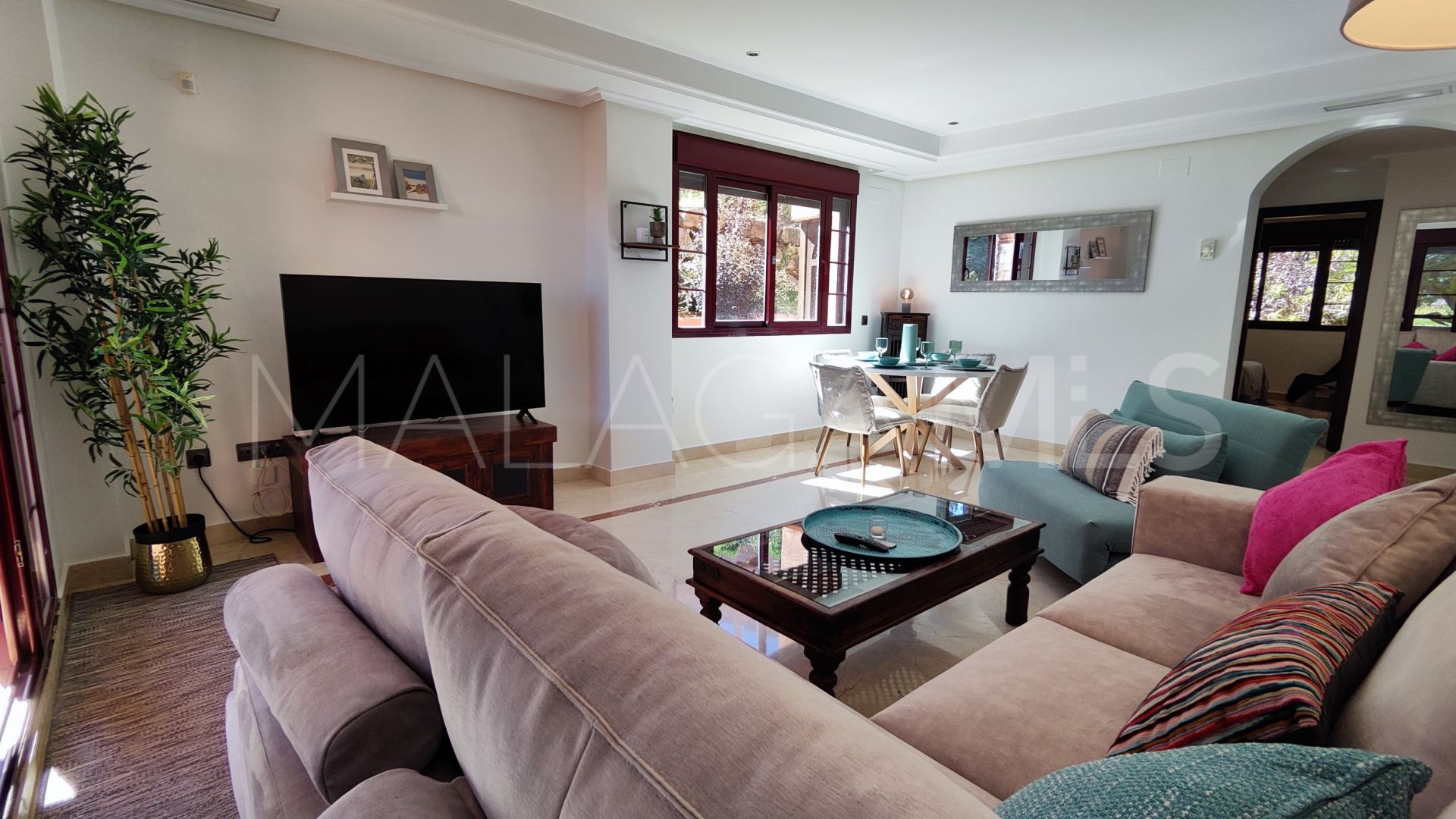 Buy apartamento planta baja in El Soto de Marbella with 2 bedrooms