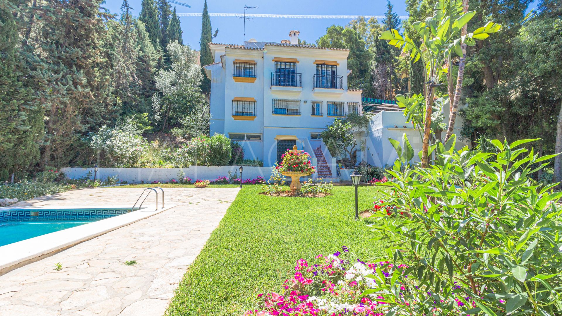 Villa for sale in Pinares de San Antón