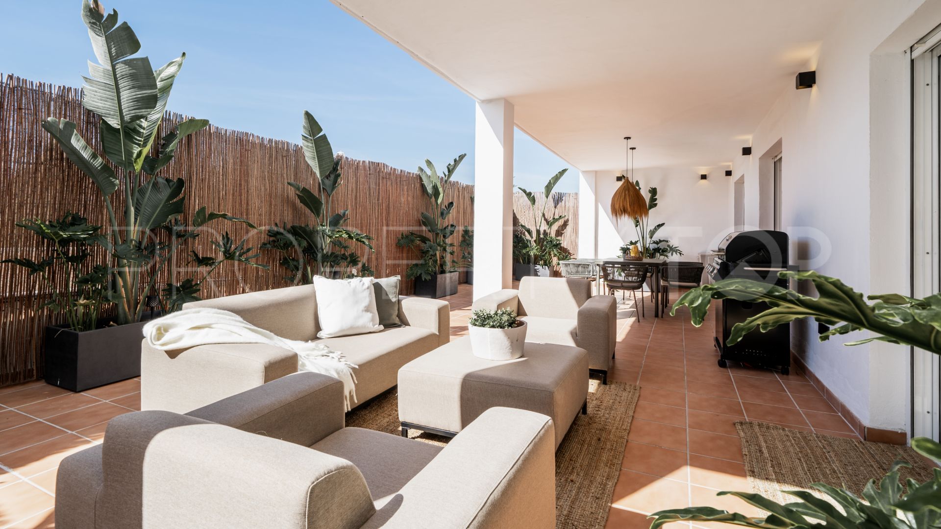 For sale ground floor apartment in Nueva Andalucia