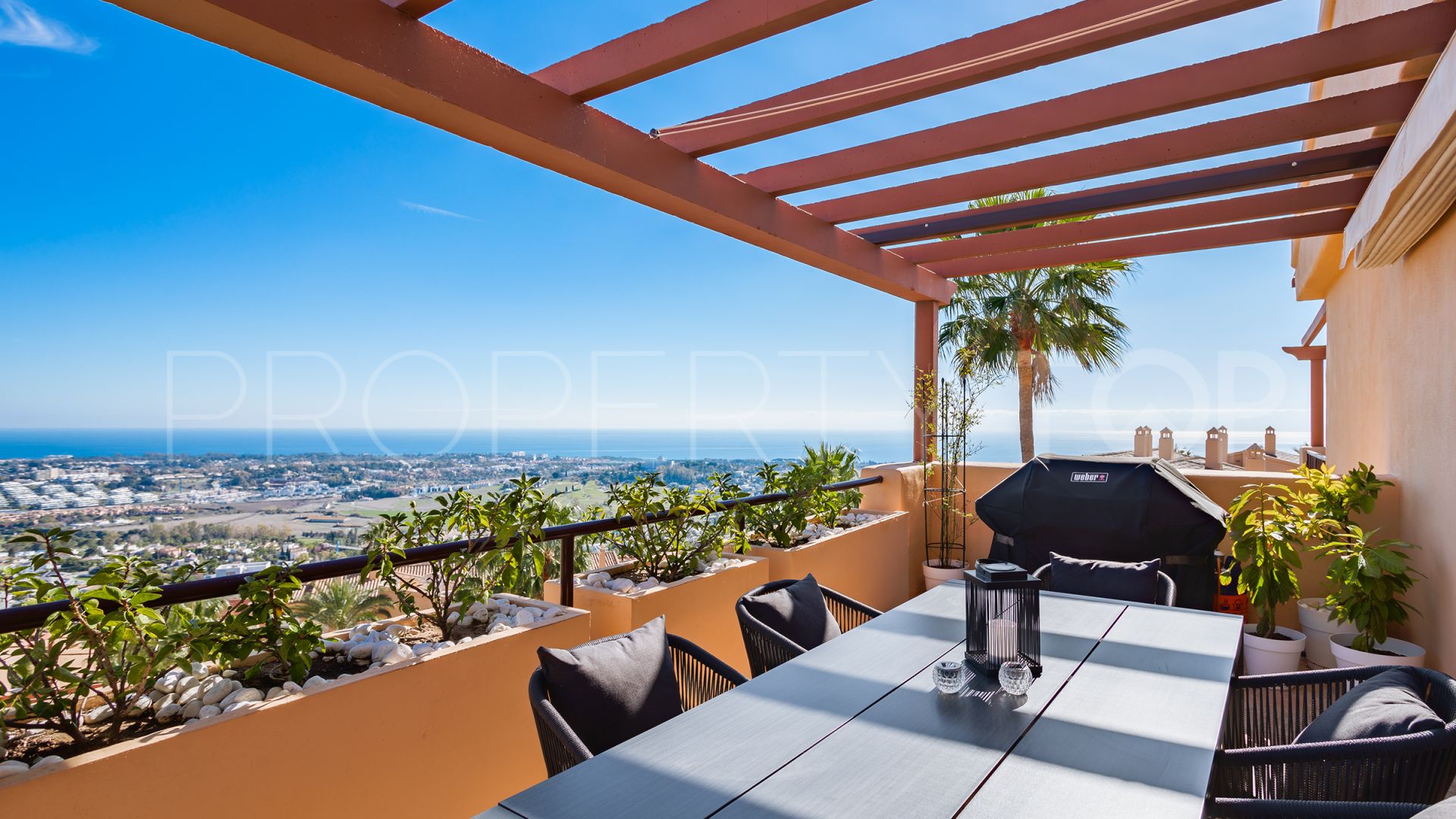 Penthouse with 3 bedrooms for sale in Benahavis