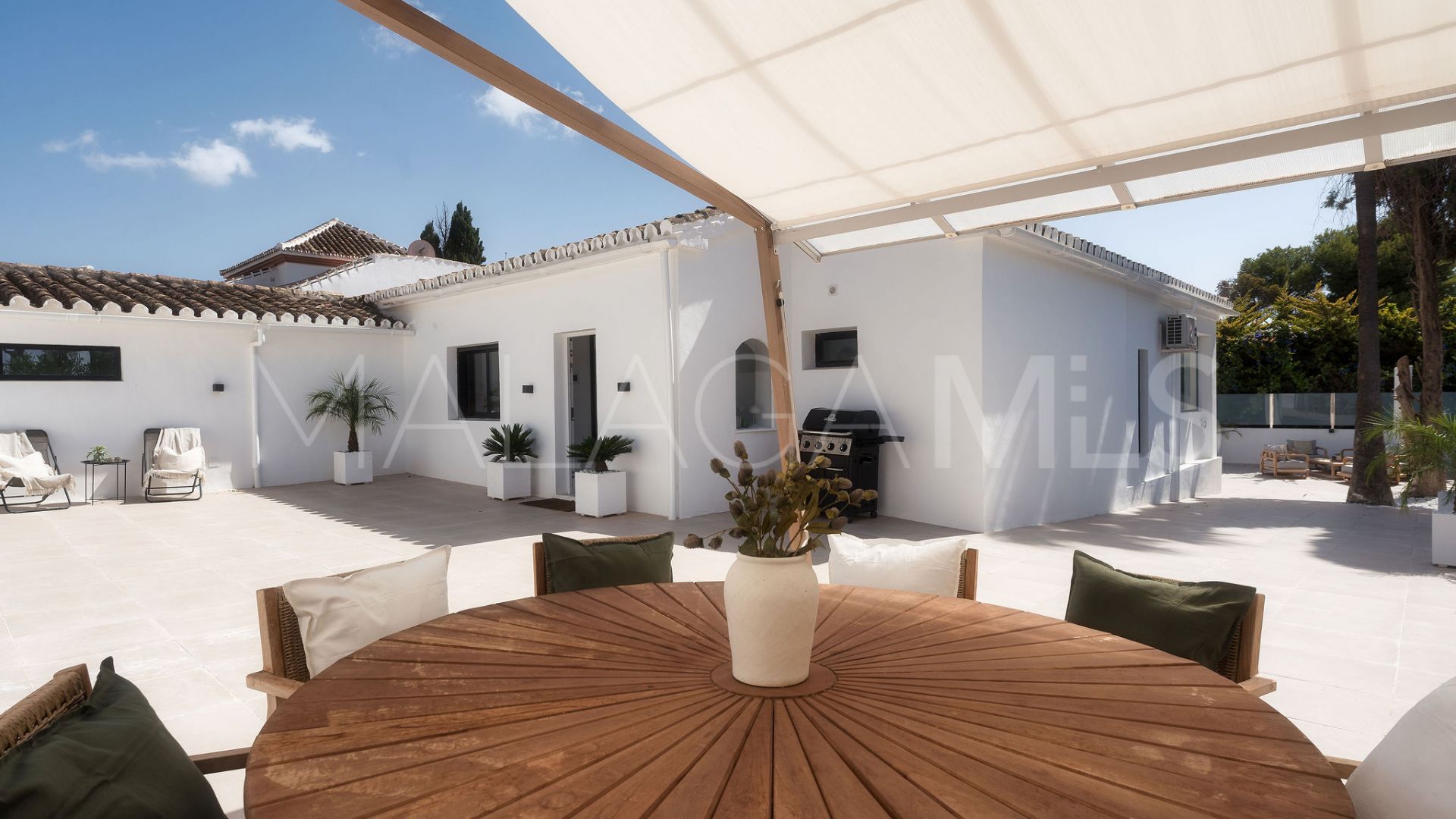 Buy villa in Elviria with 4 bedrooms