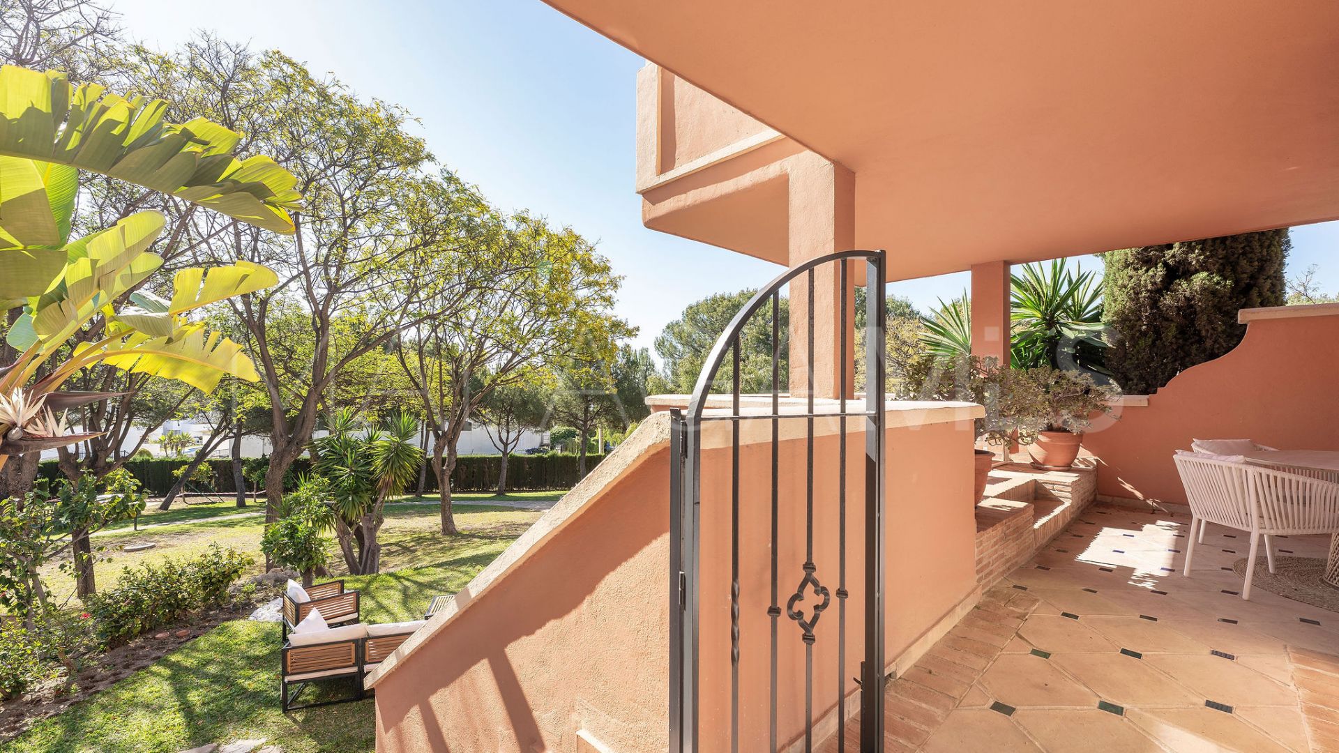 Markplanslägenhet for sale in Andalucia Alta