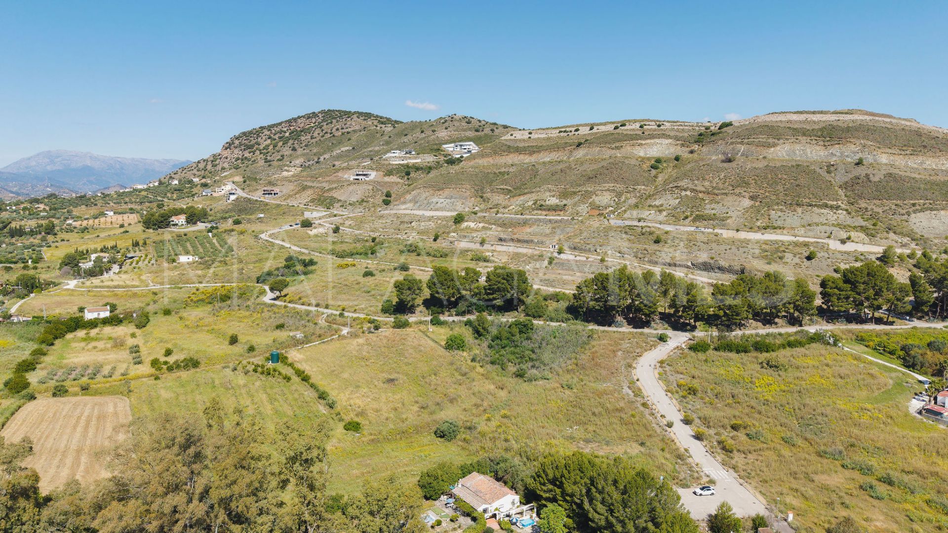 Landhaus for sale in Alhaurin el Grande