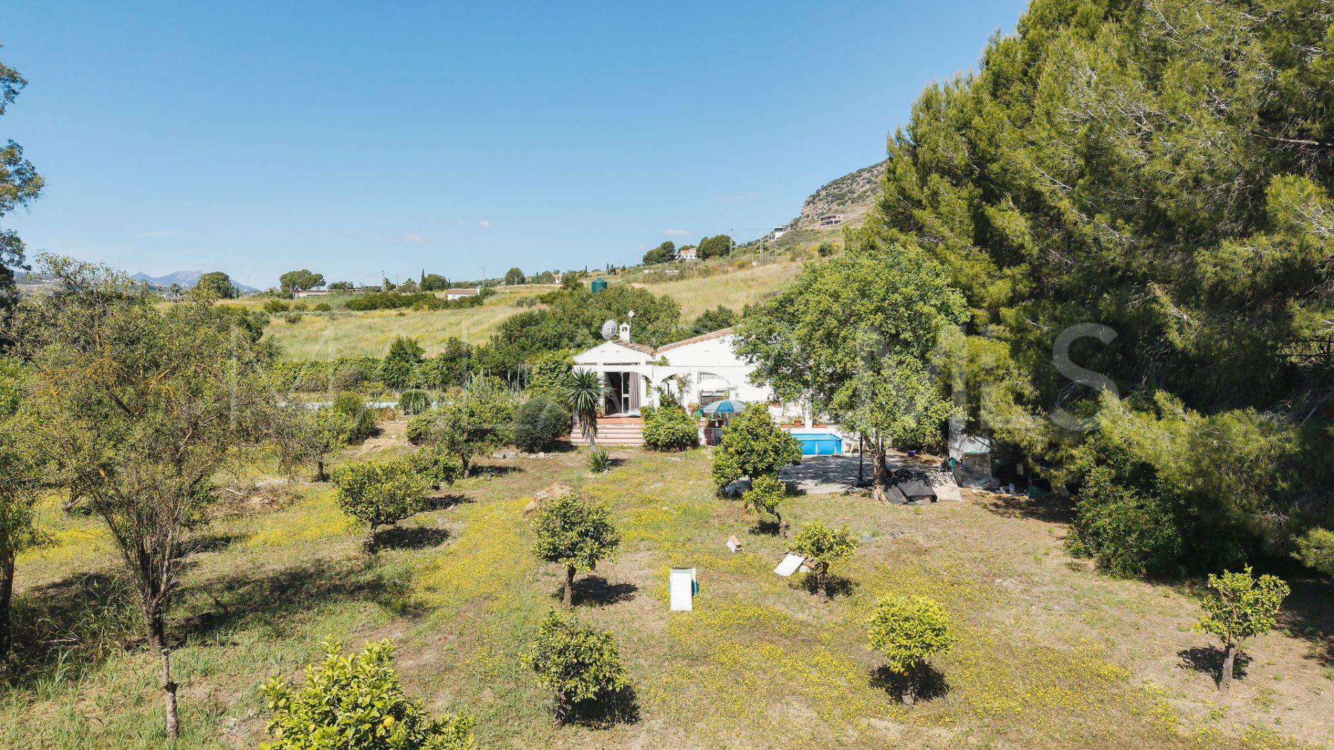 Landhaus for sale in Alhaurin el Grande