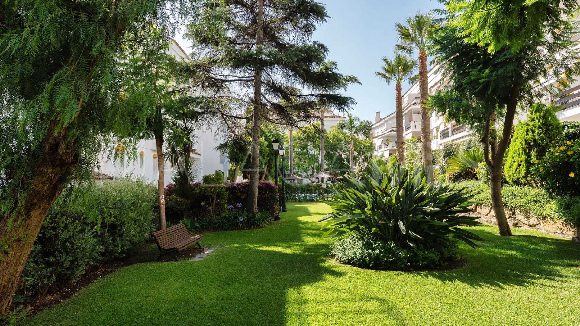 Markplanslägenhet for sale in Guadalmina Baja