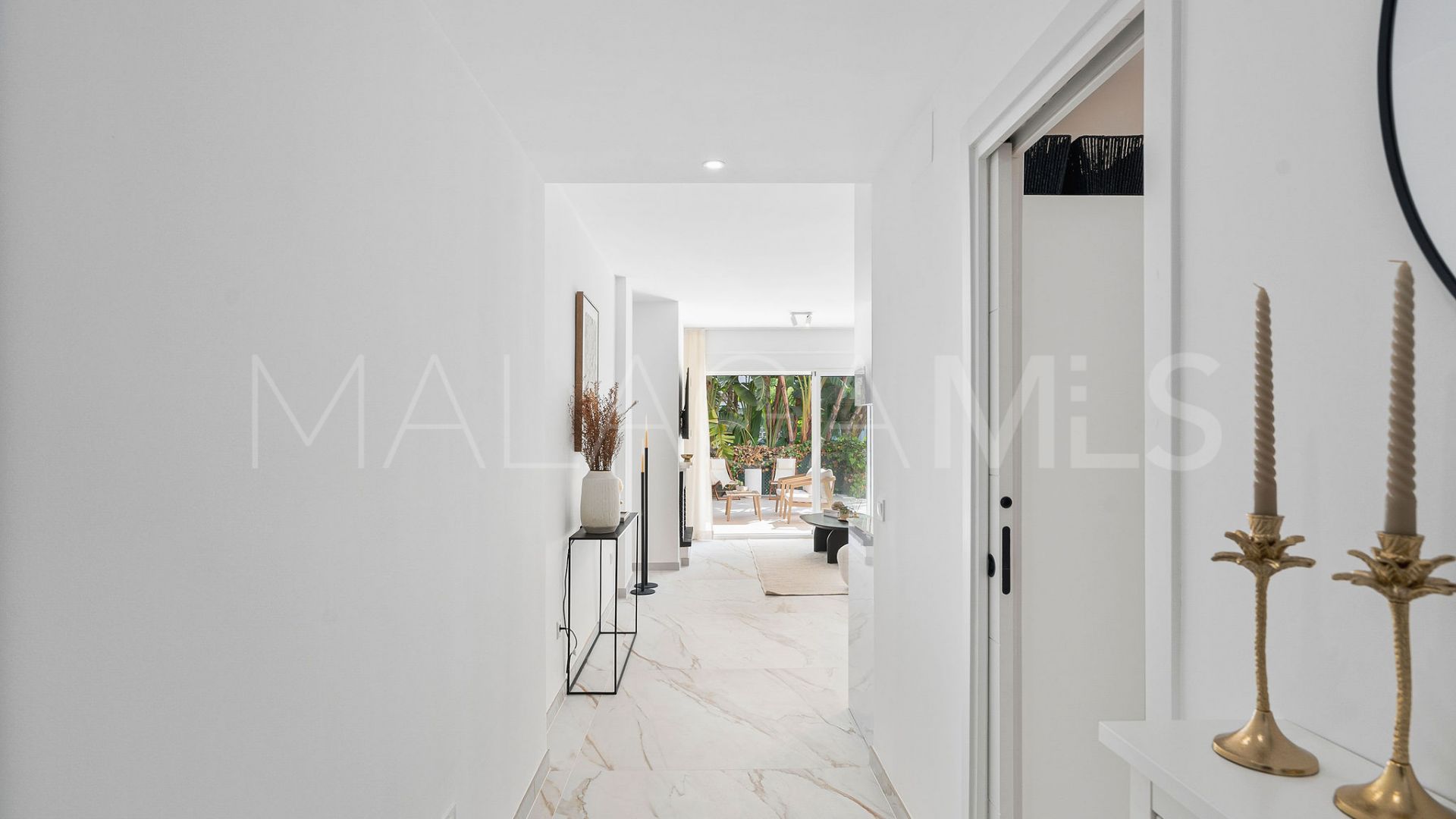 Markplanslägenhet for sale in Guadalmina Baja