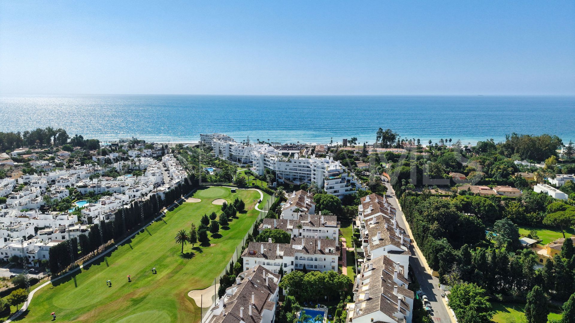 Markplanslägenhet for sale in Guadalmina Baja
