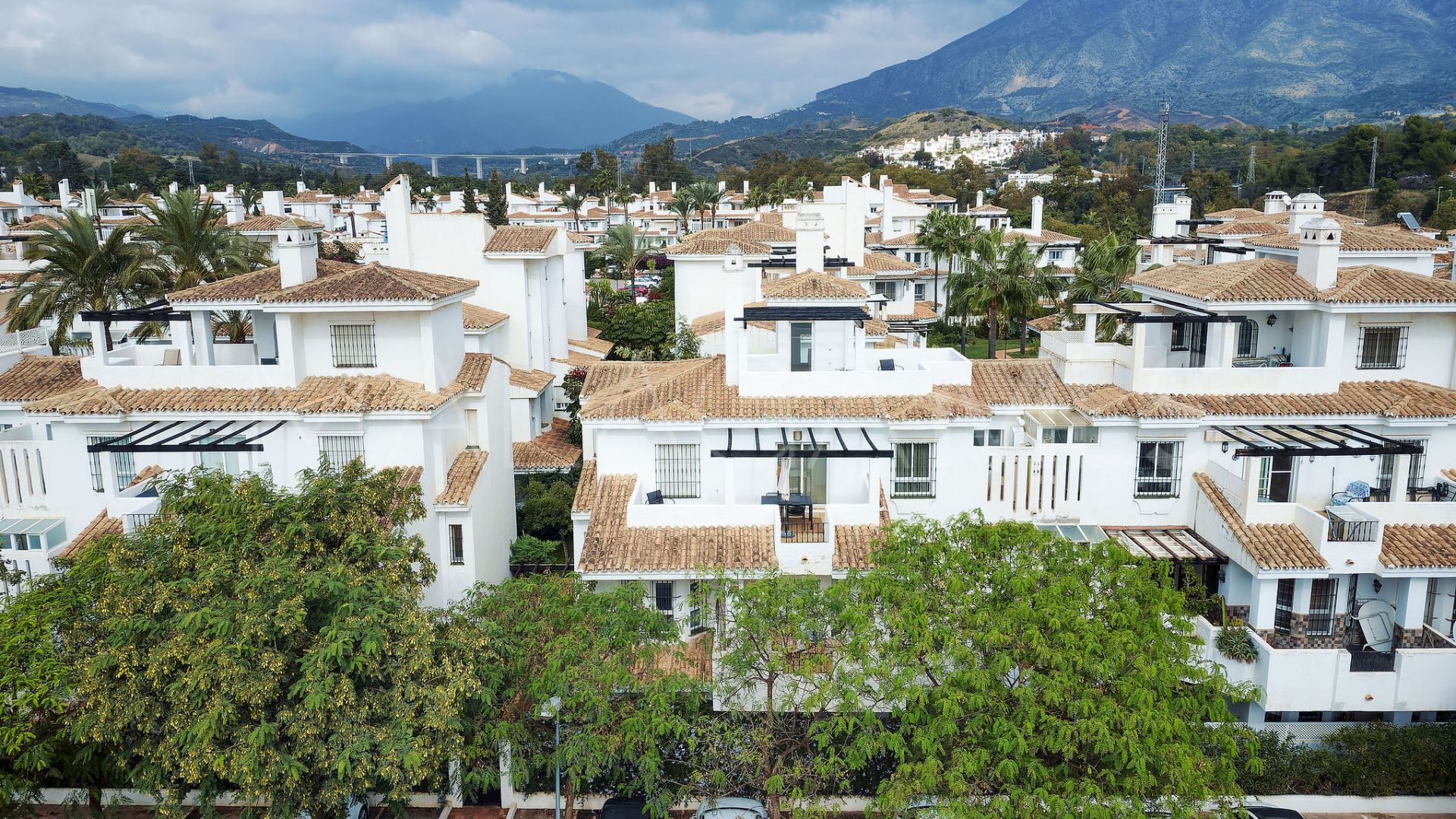 Bottenvåningslägenhet for sale in Los Naranjos de Marbella