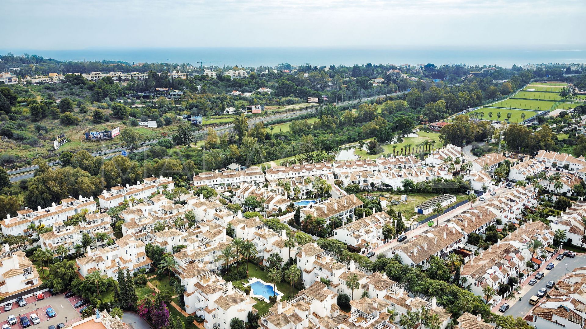 Bottenvåningslägenhet for sale in Los Naranjos de Marbella