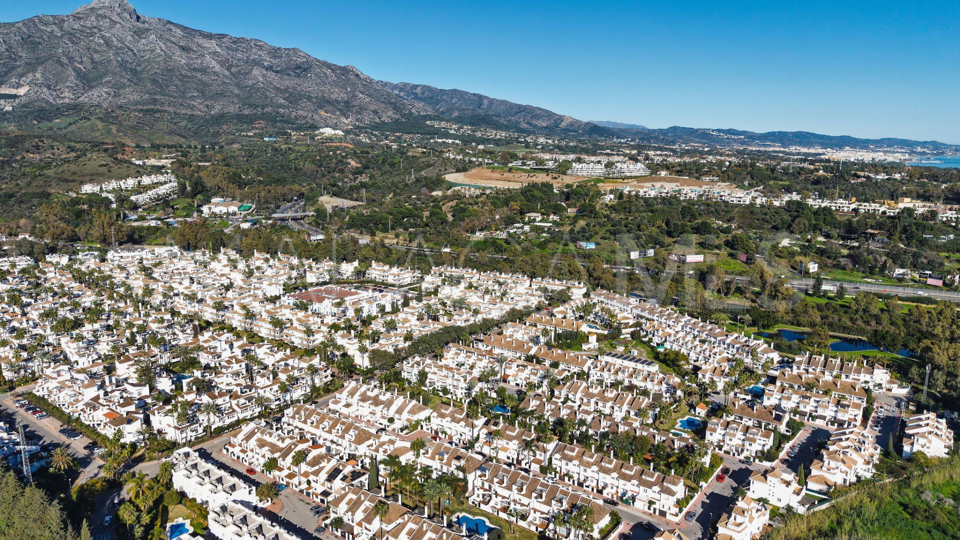 Radhus for sale in Los Naranjos de Marbella